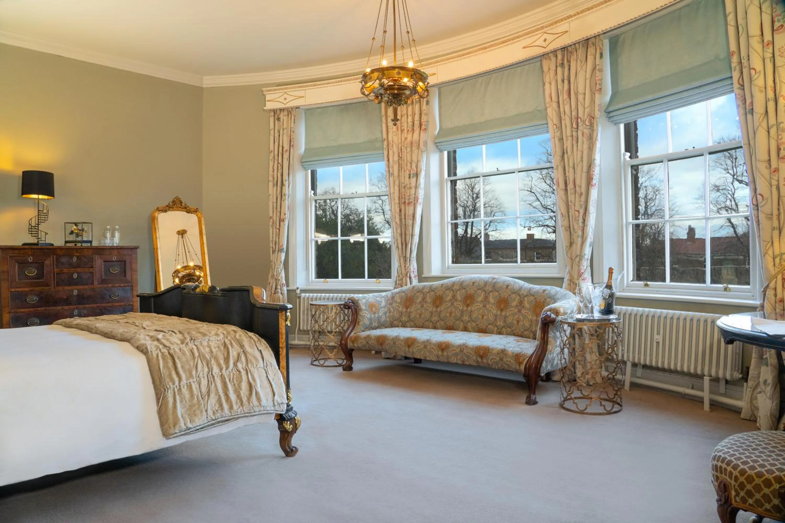 Bed in Grays Court Hotel