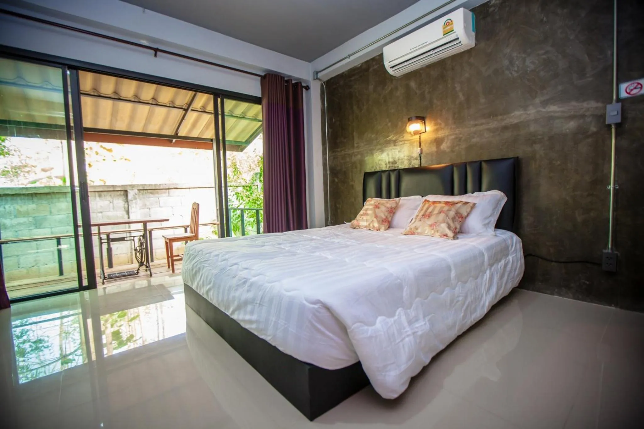 Bed in BR2 House Resort