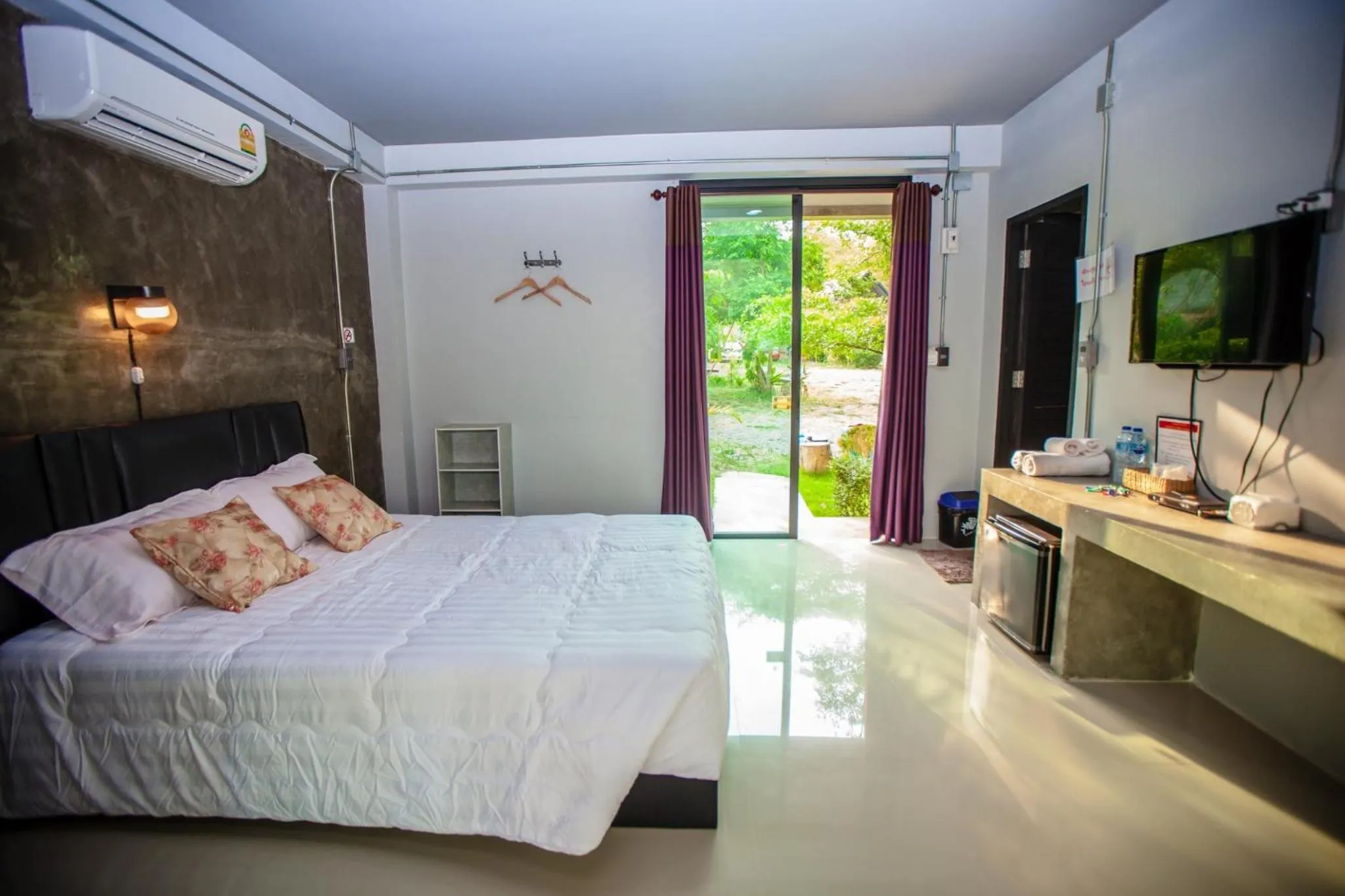 Bed in BR2 House Resort