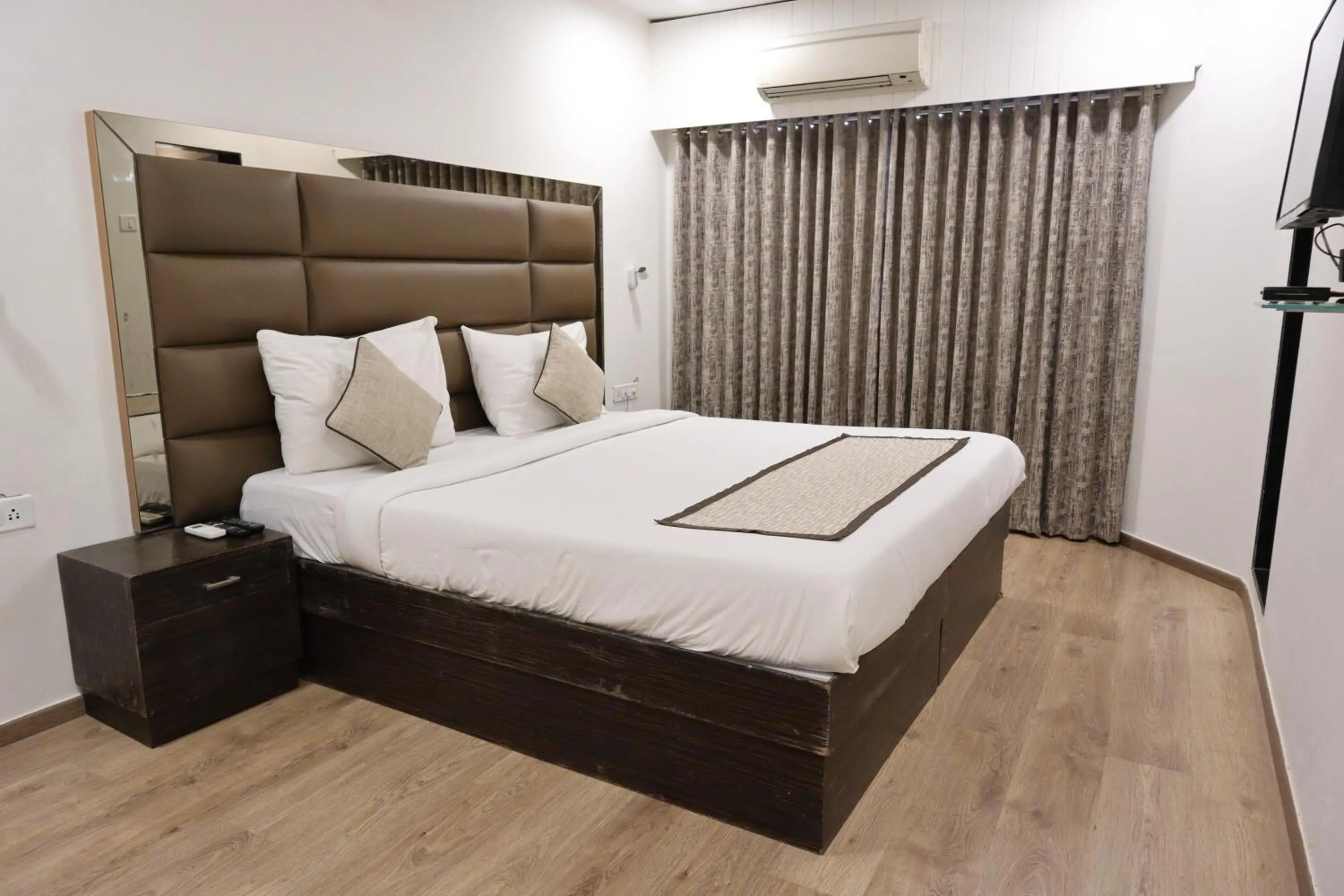 Bed in Hotel Supreme - Cuffe Parade