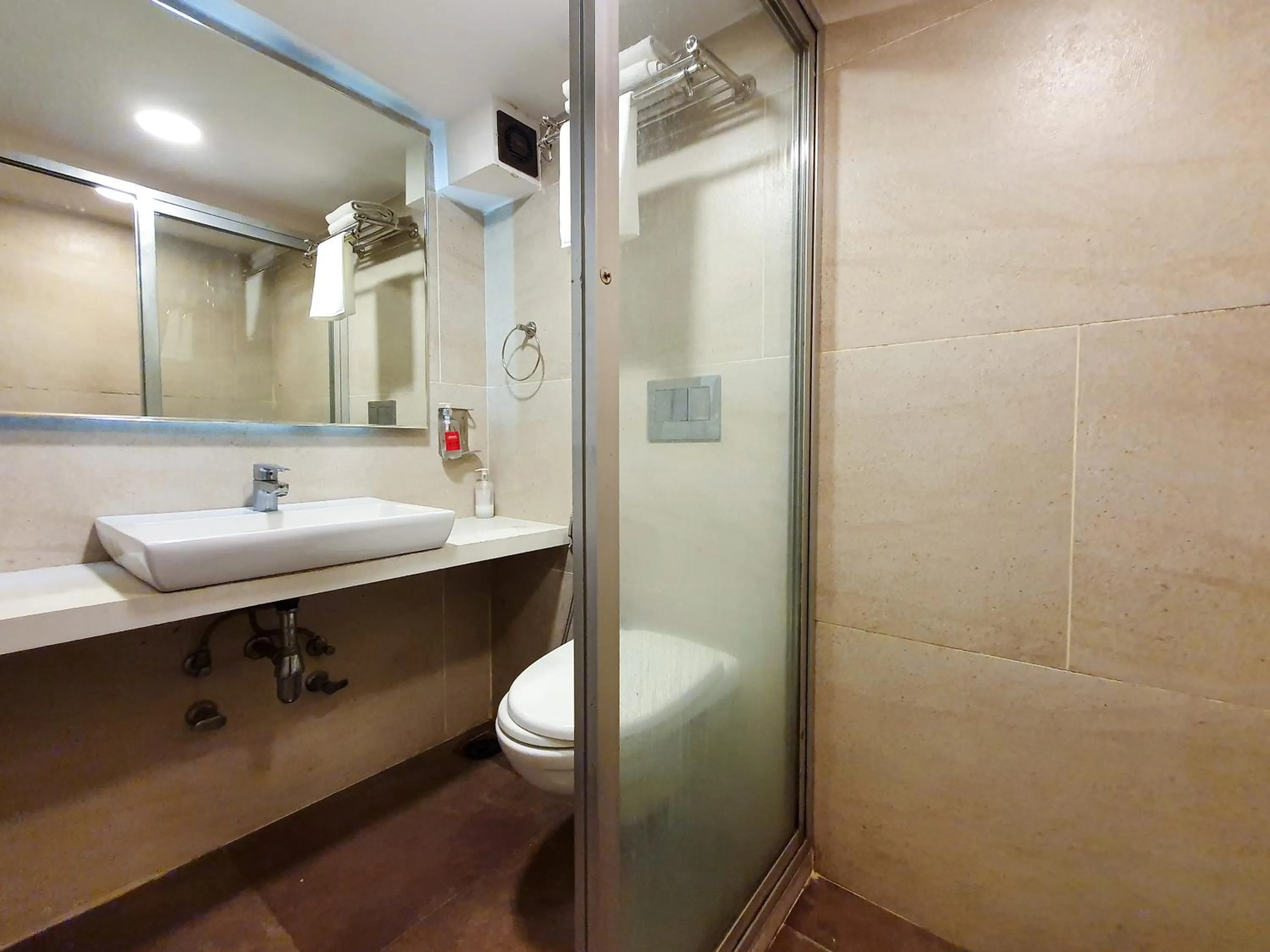 Bathroom in Hotel Supreme - Cuffe Parade