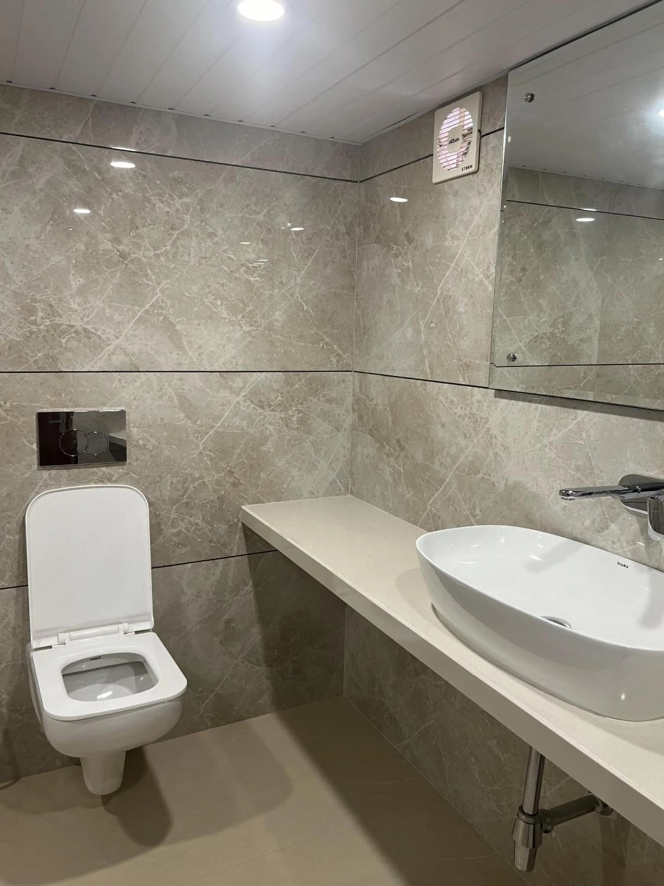 Bathroom in Hotel Supreme - Cuffe Parade