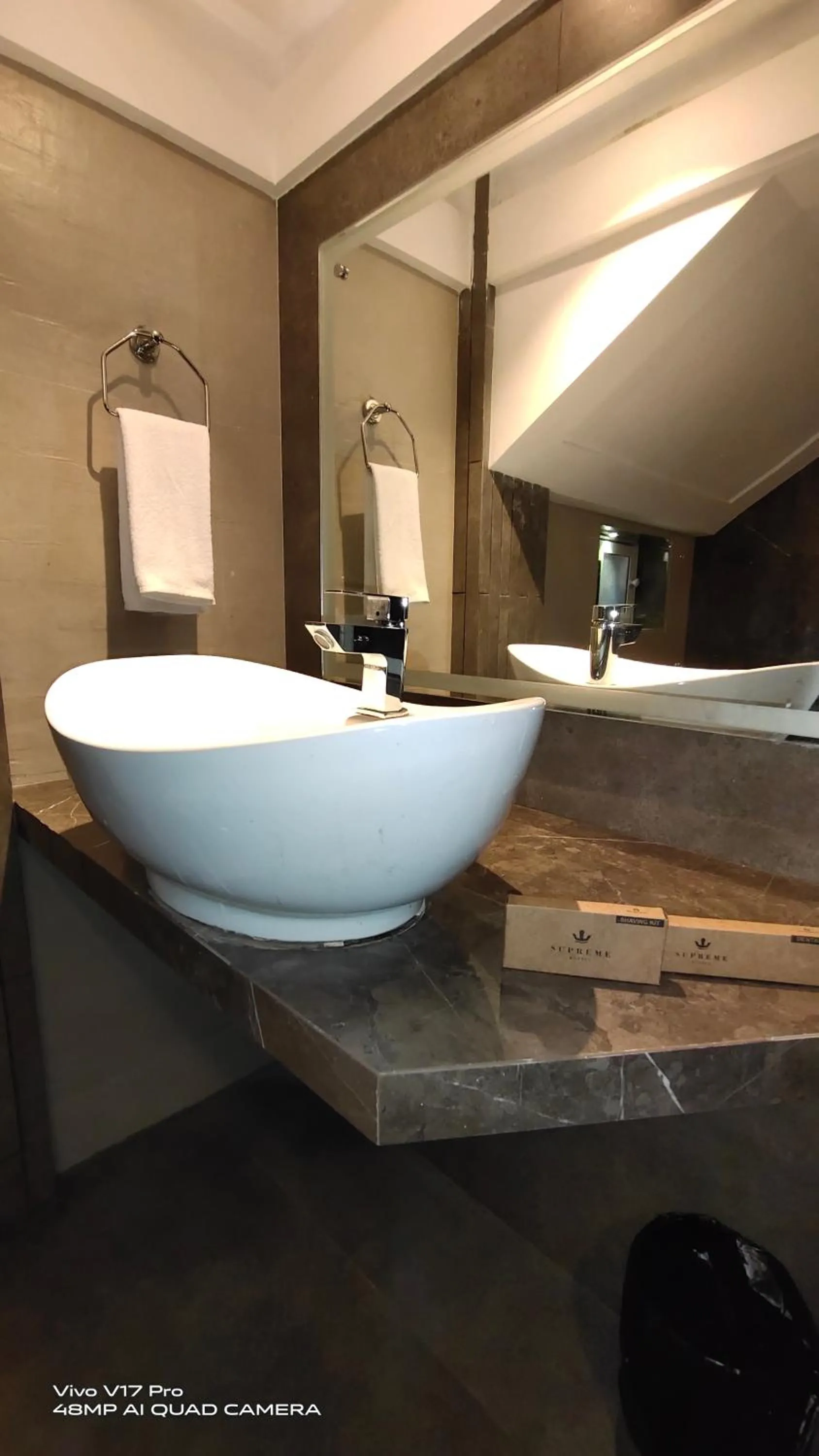 Bathroom in Hotel Supreme - Cuffe Parade