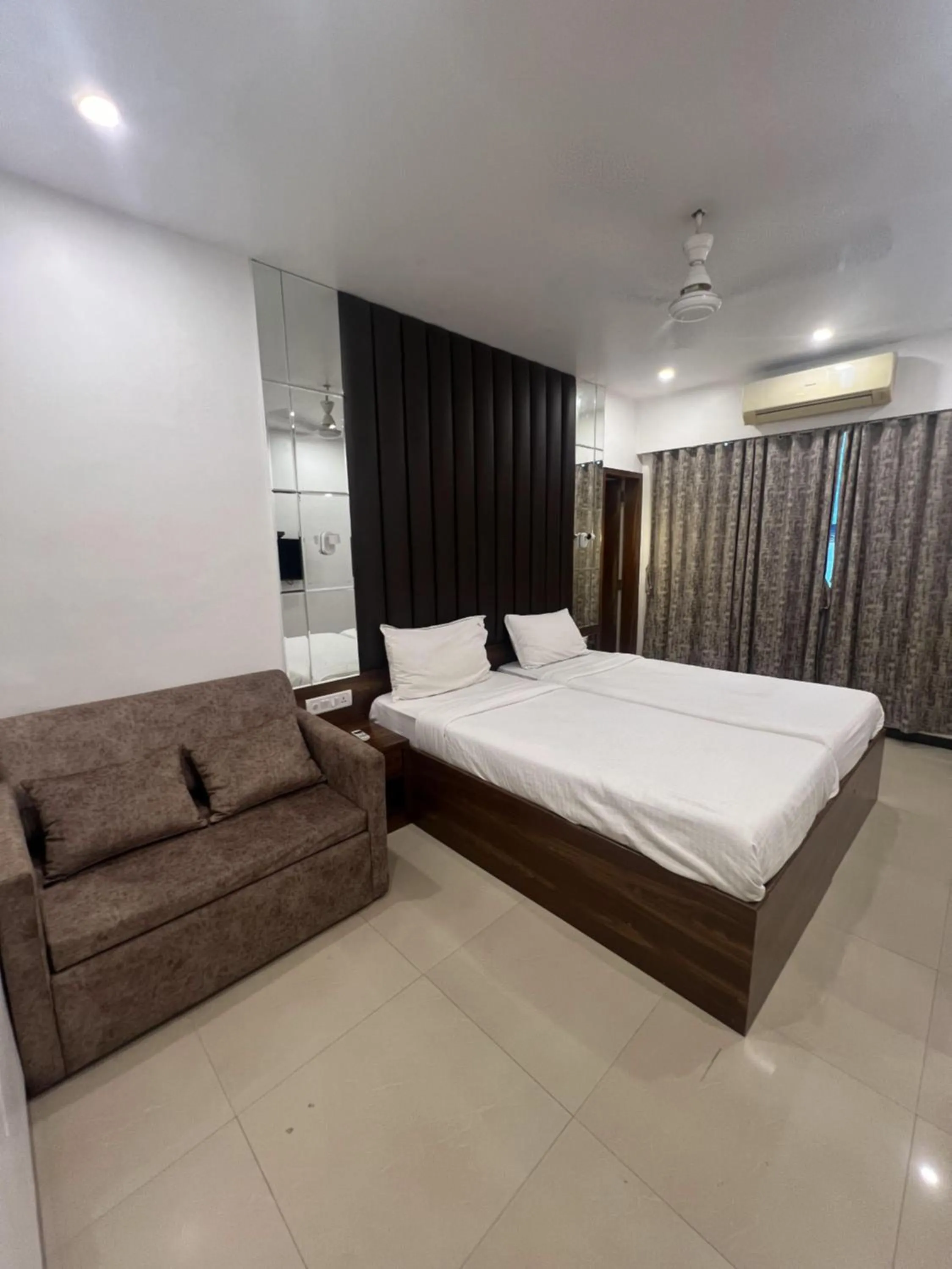 Bed in Hotel Supreme - Cuffe Parade