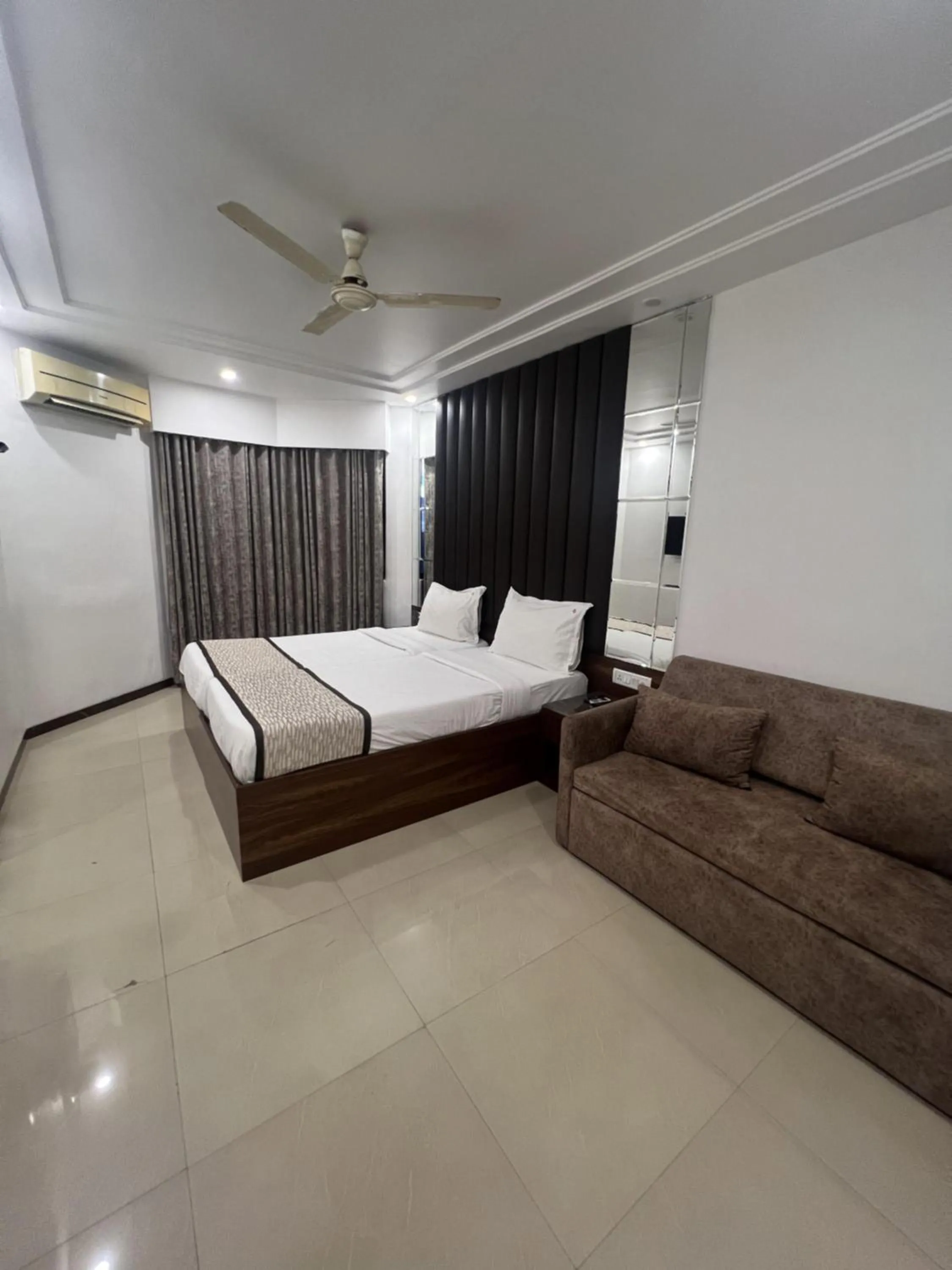 Bed in Hotel Supreme - Cuffe Parade