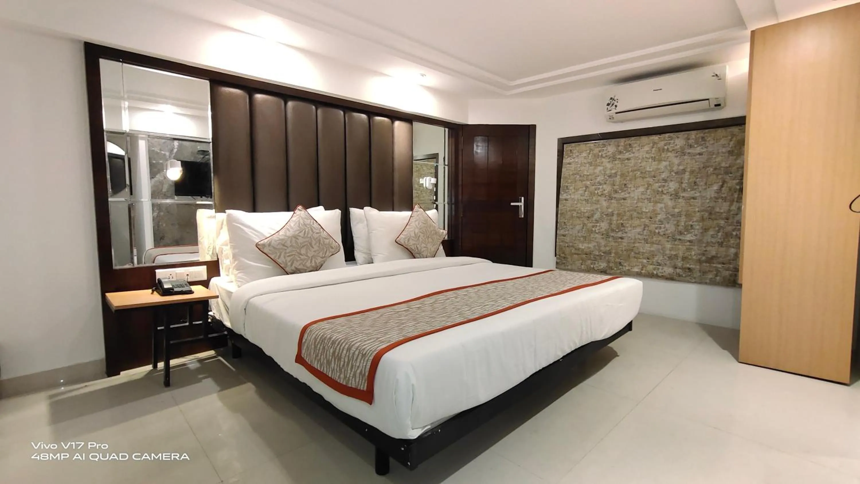Bedroom, Bed in Hotel Supreme - Cuffe Parade