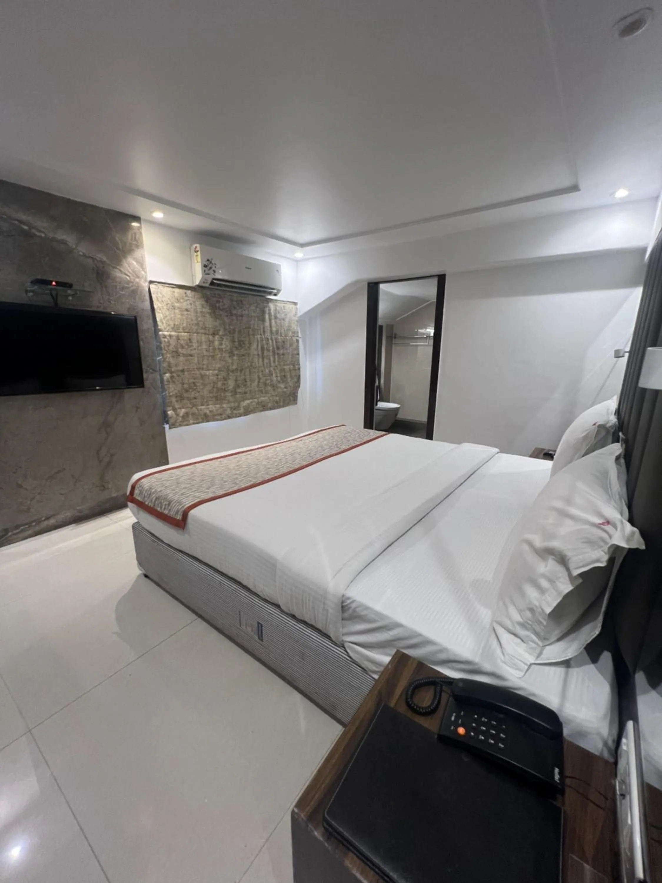 Bed in Hotel Supreme - Cuffe Parade