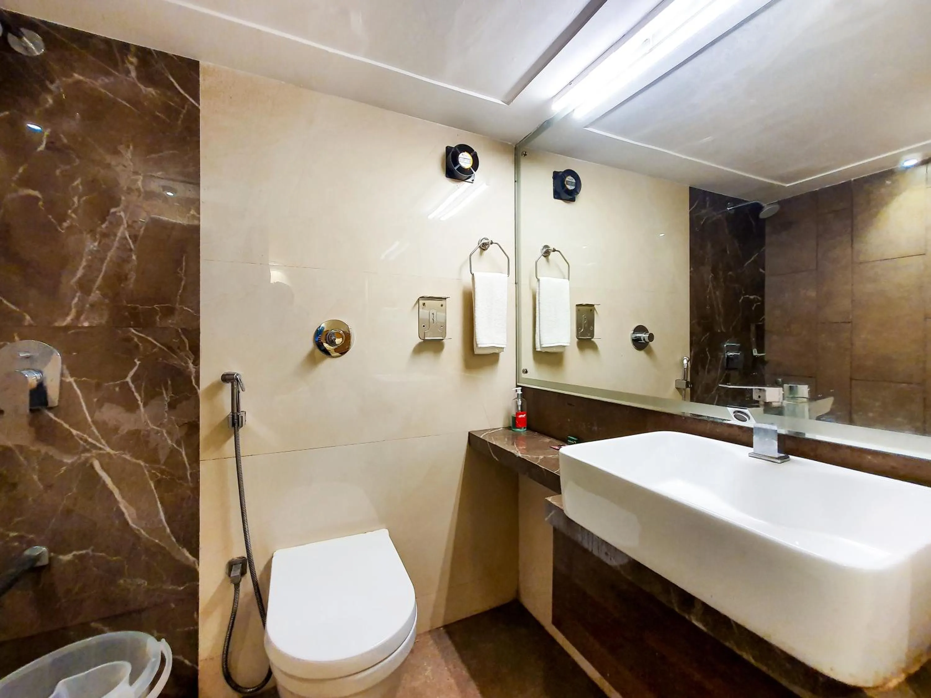 Bathroom in Hotel Supreme - Cuffe Parade