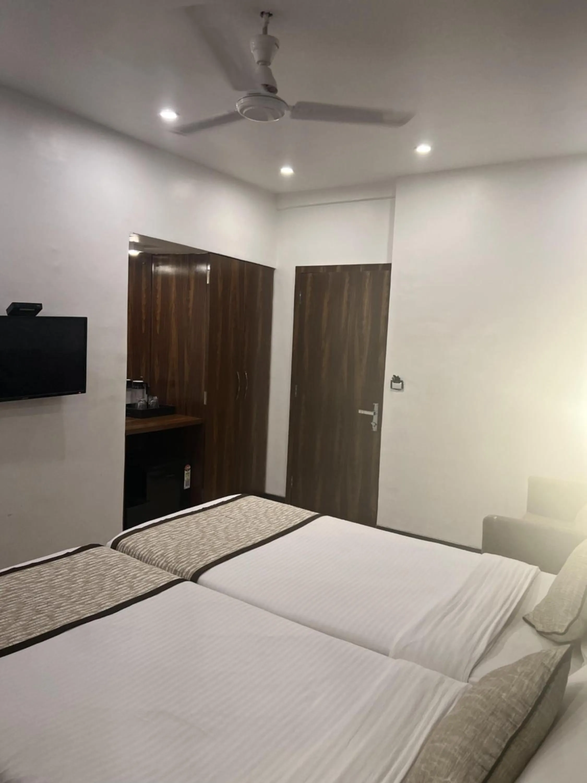 Bed in Hotel Supreme - Cuffe Parade