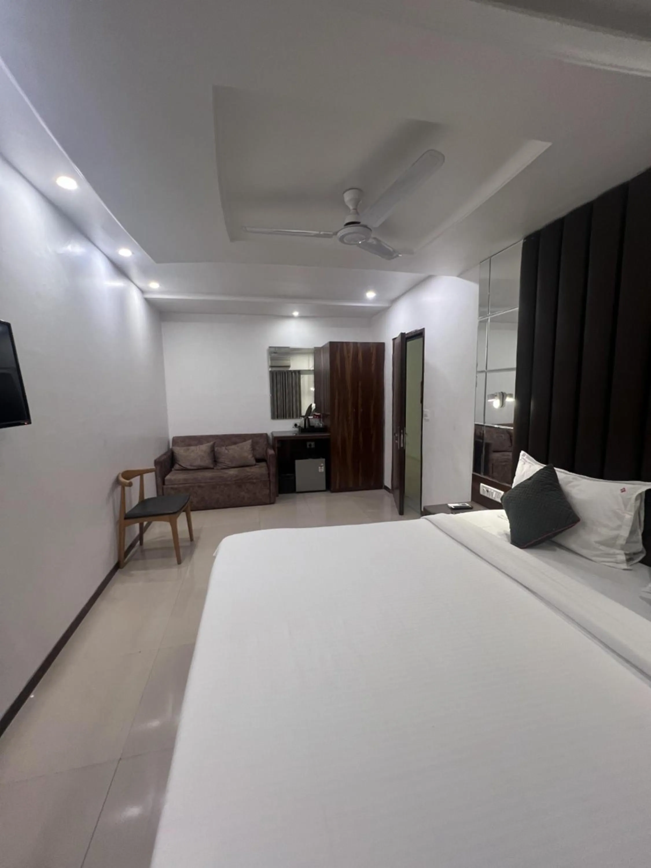 Bed in Hotel Supreme - Cuffe Parade