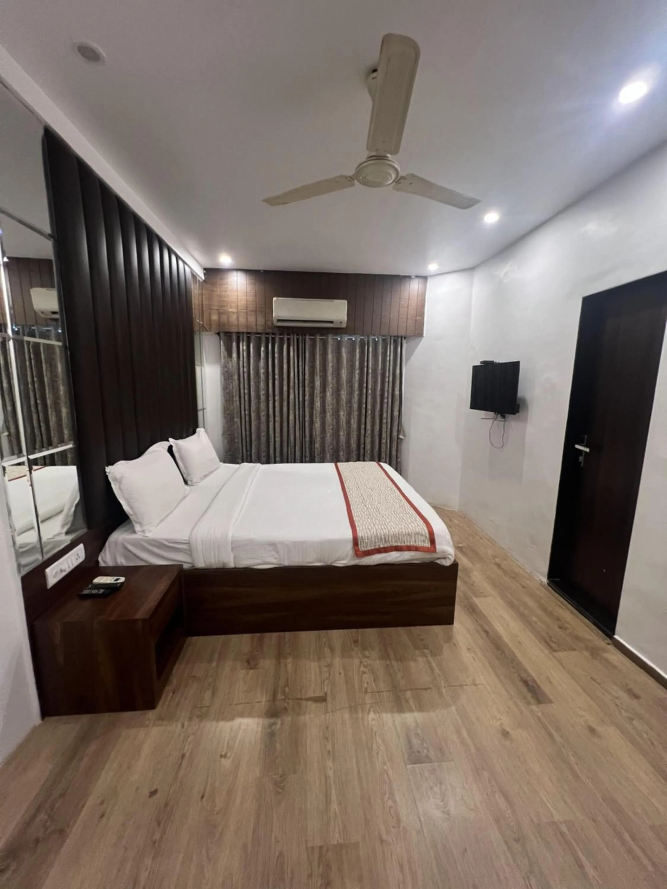 Bed in Hotel Supreme - Cuffe Parade