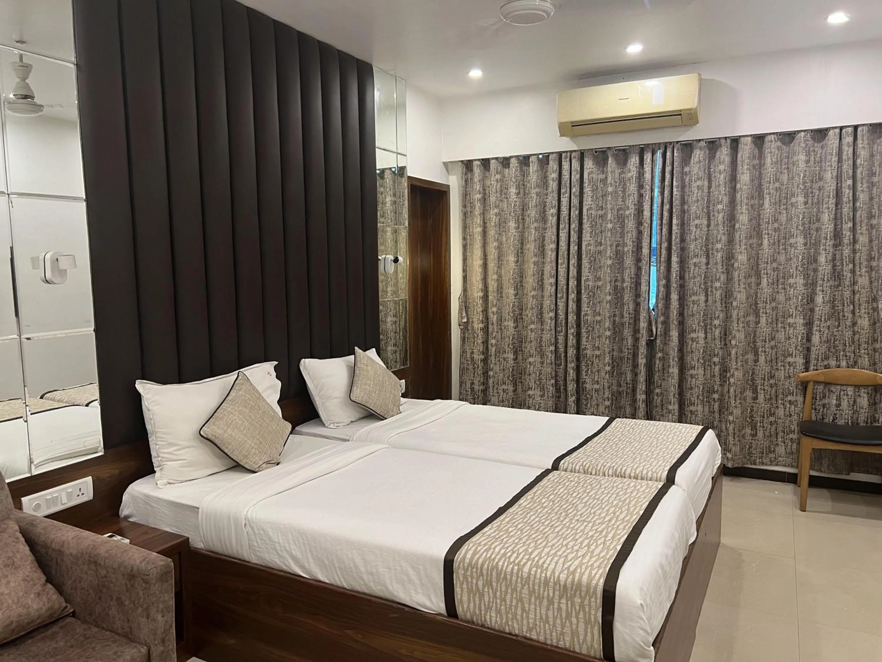 Bed in Hotel Supreme - Cuffe Parade