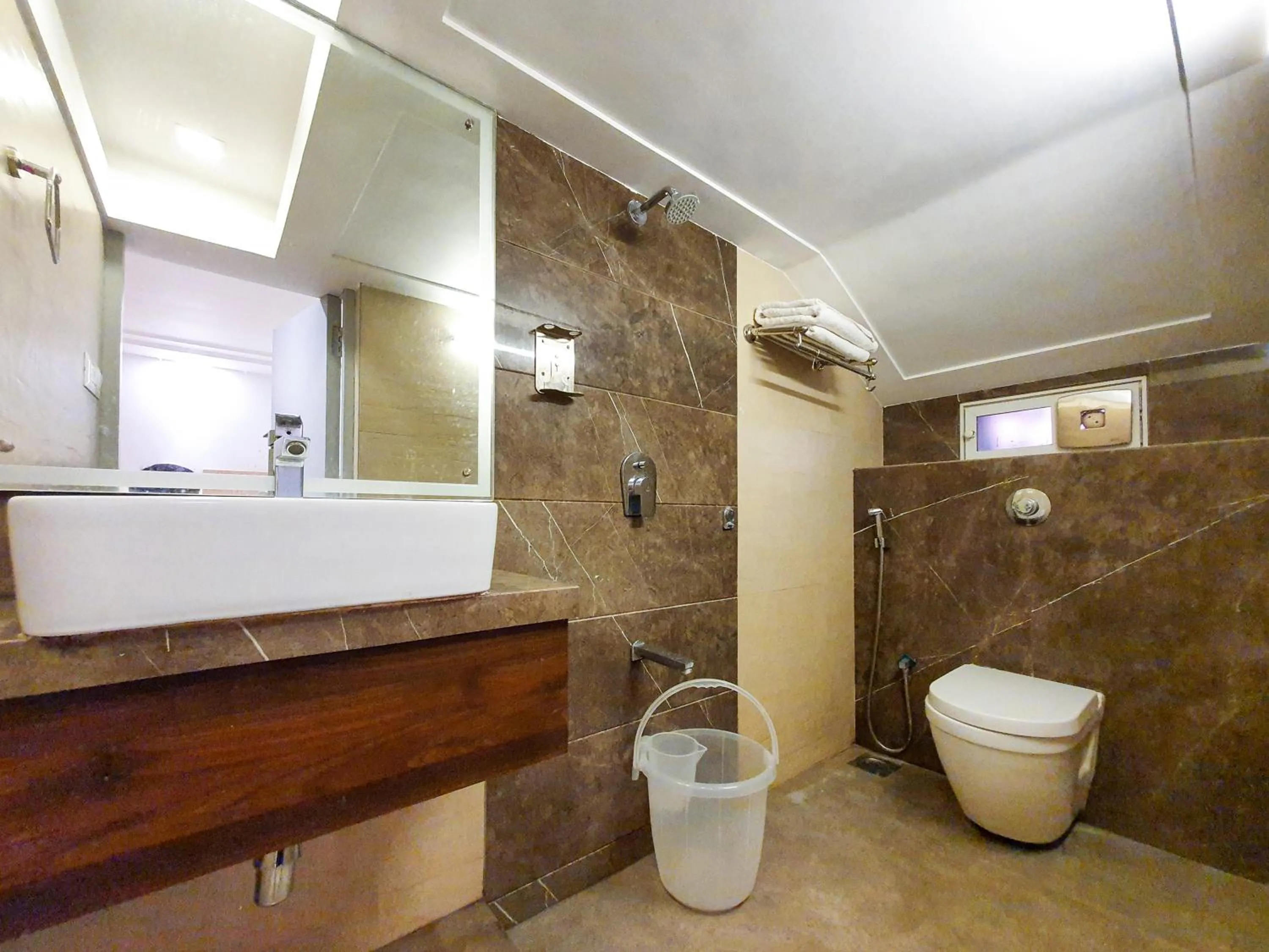 Bathroom in Hotel Supreme - Cuffe Parade