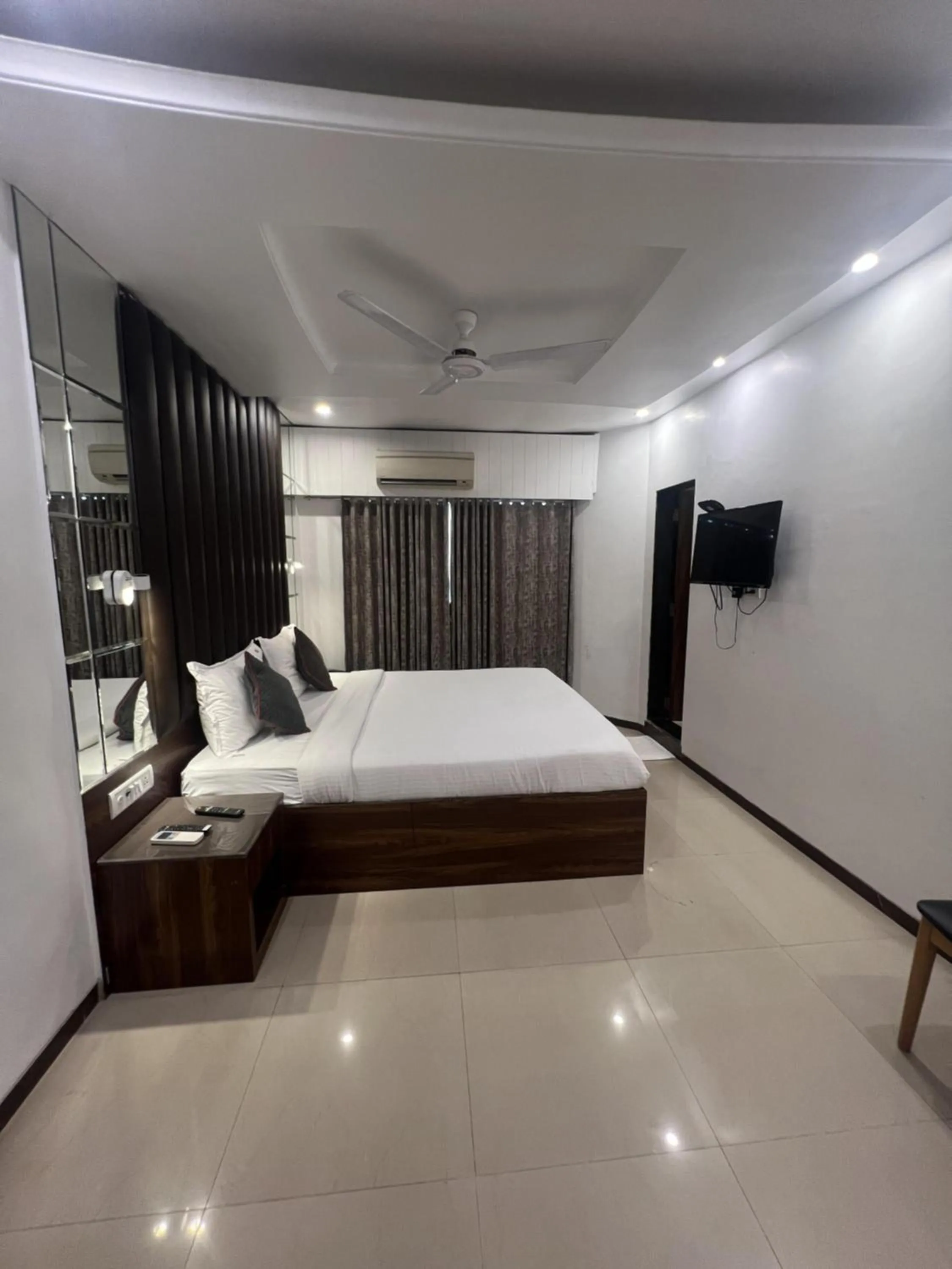 Bed in Hotel Supreme - Cuffe Parade