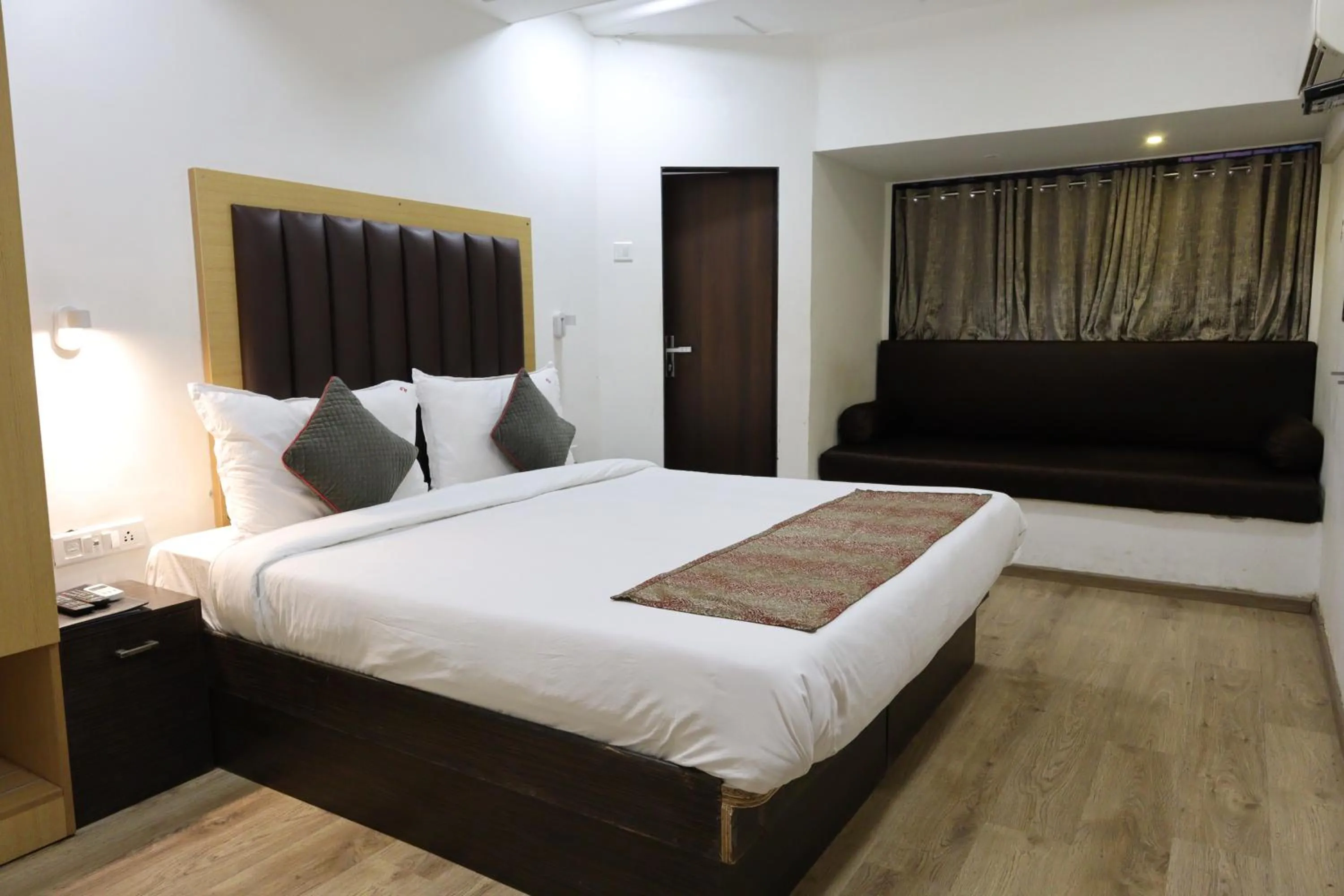Bed in Hotel Supreme - Cuffe Parade