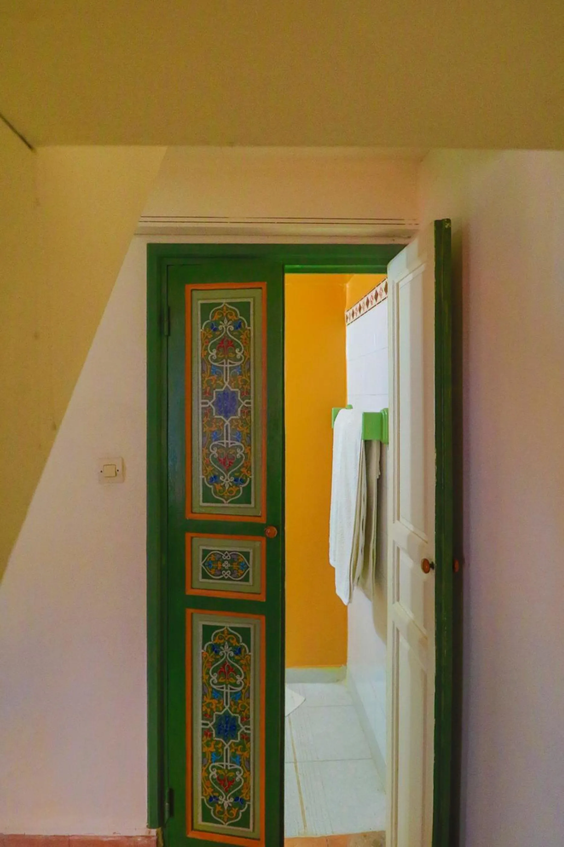 Shower in Les Matins Bleus