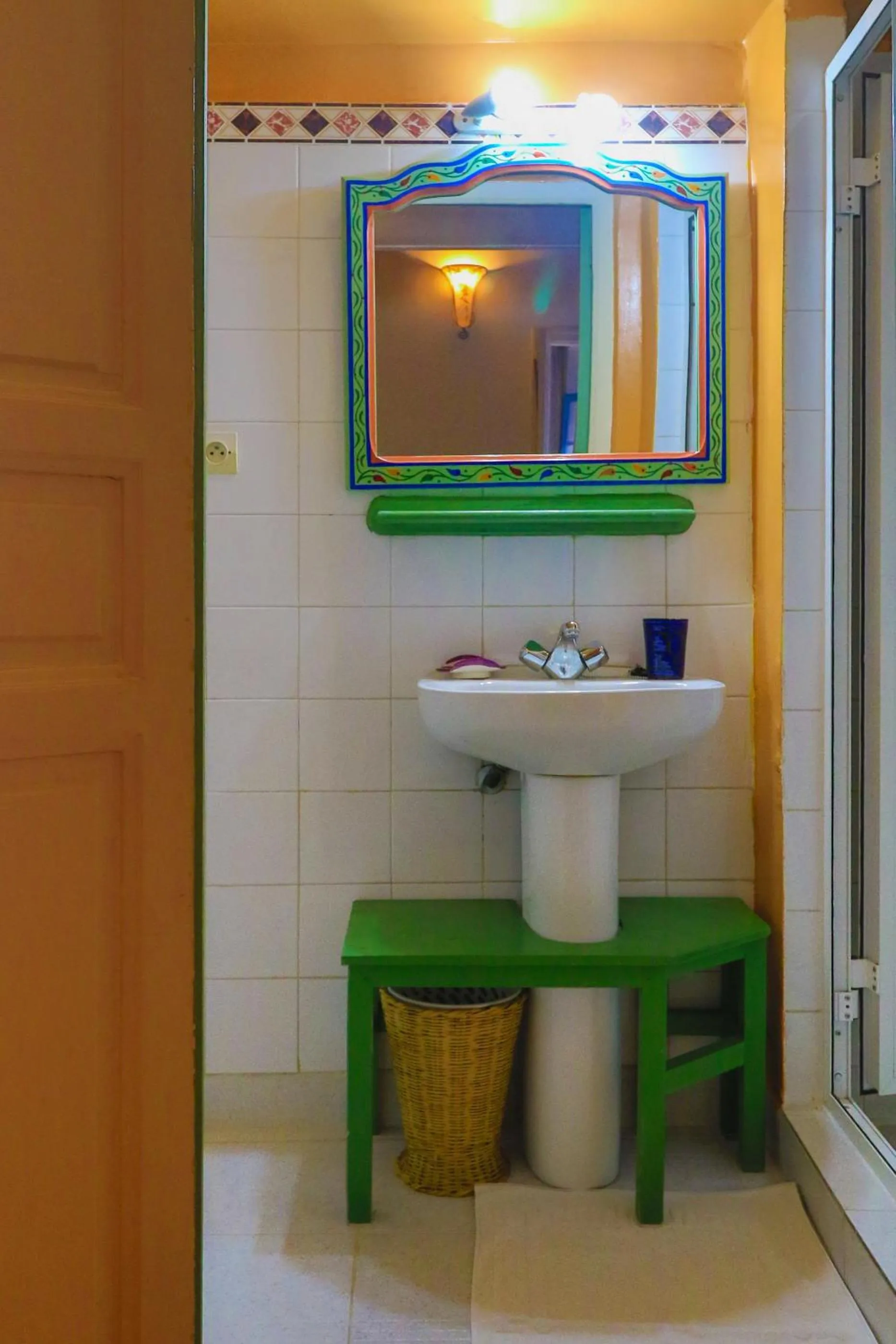 Shower in Les Matins Bleus