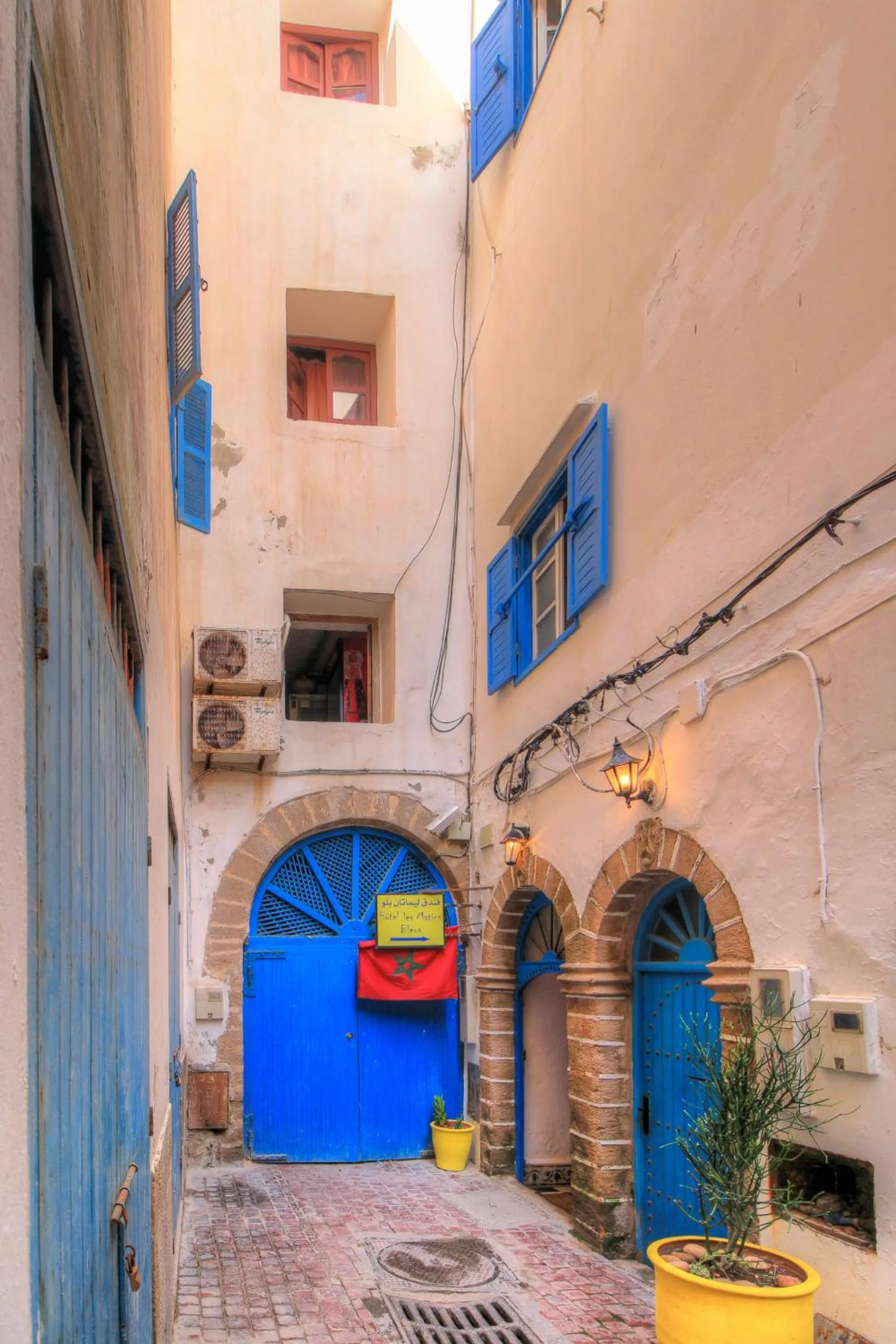 Street view in Les Matins Bleus