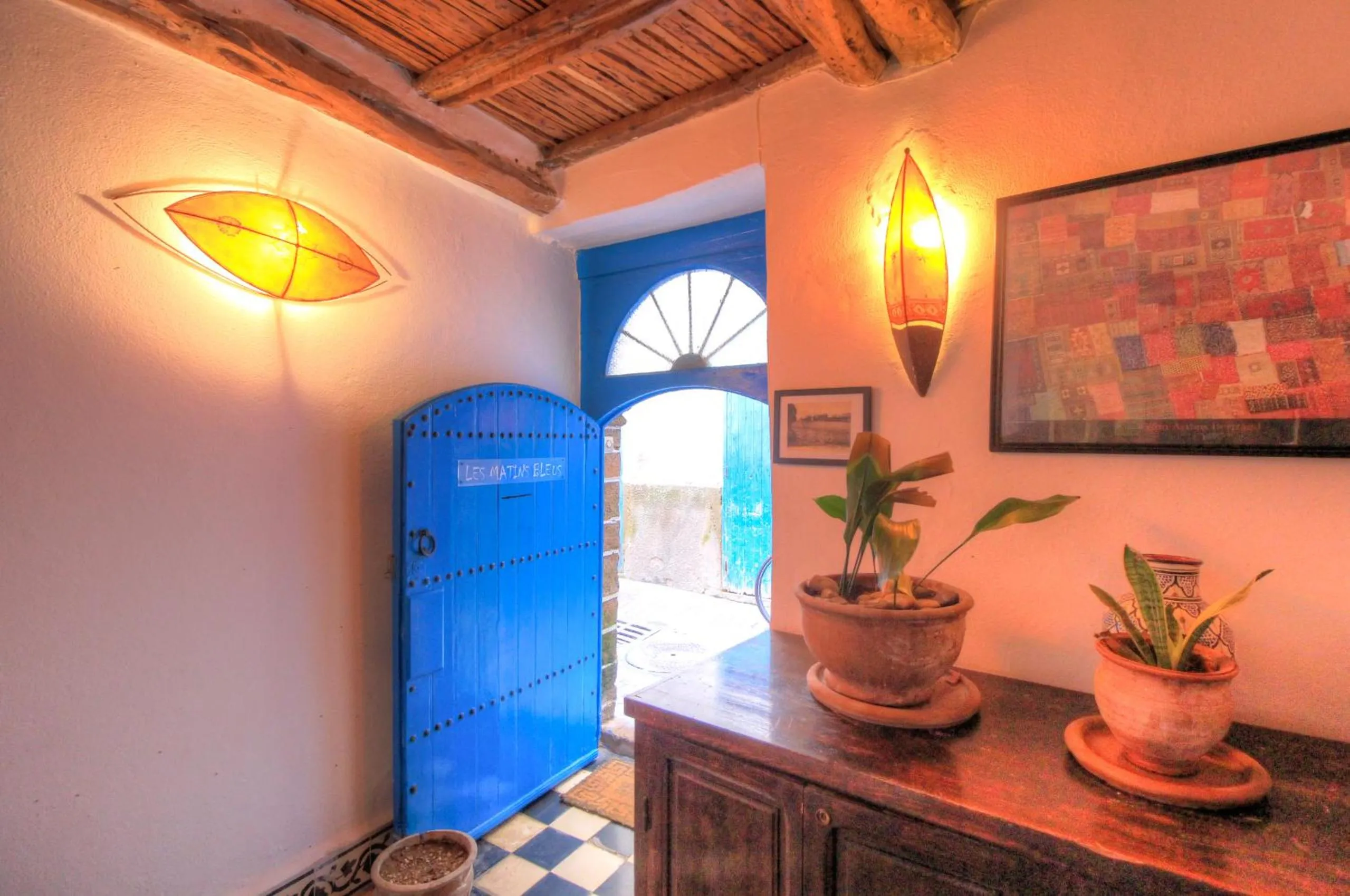 Street view in Les Matins Bleus