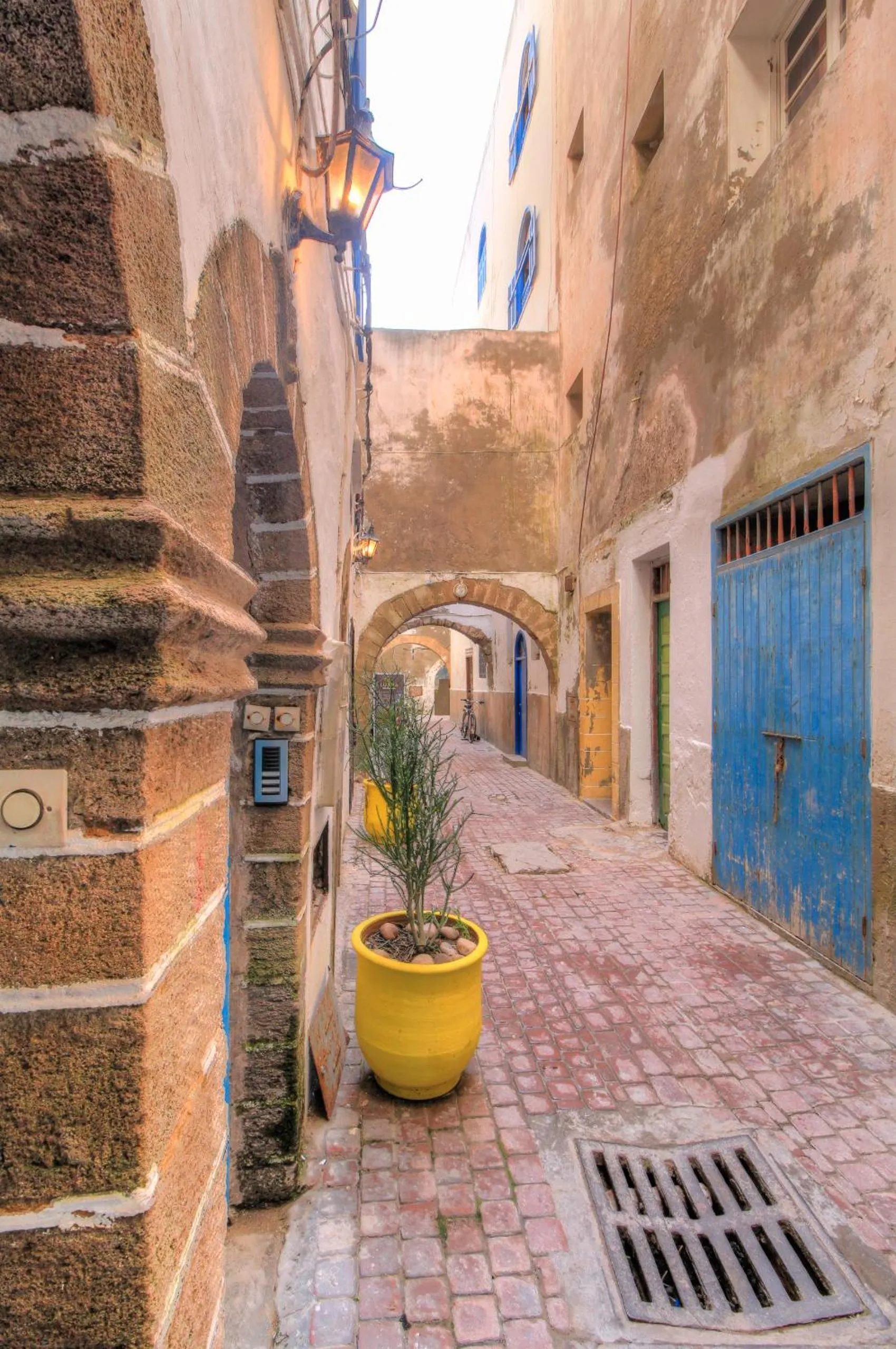 Street view in Les Matins Bleus