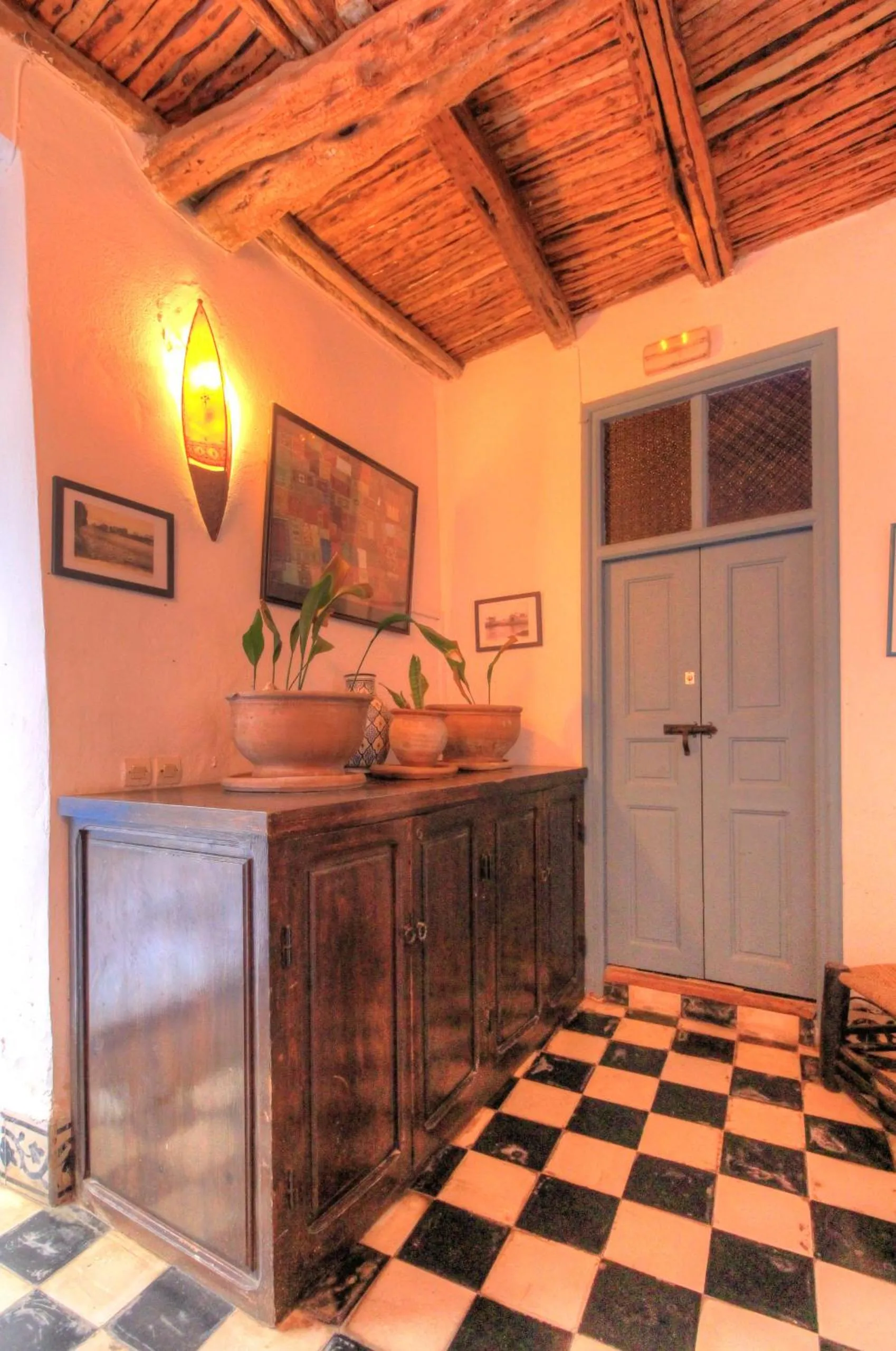 Decorative detail in Les Matins Bleus