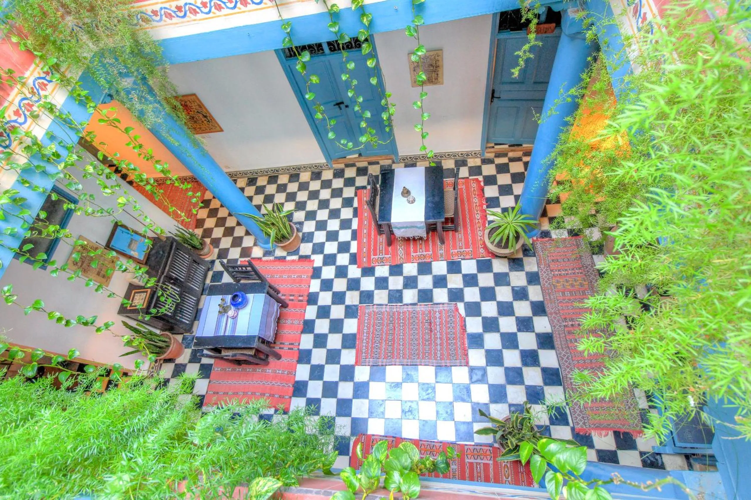 Dining area in Les Matins Bleus