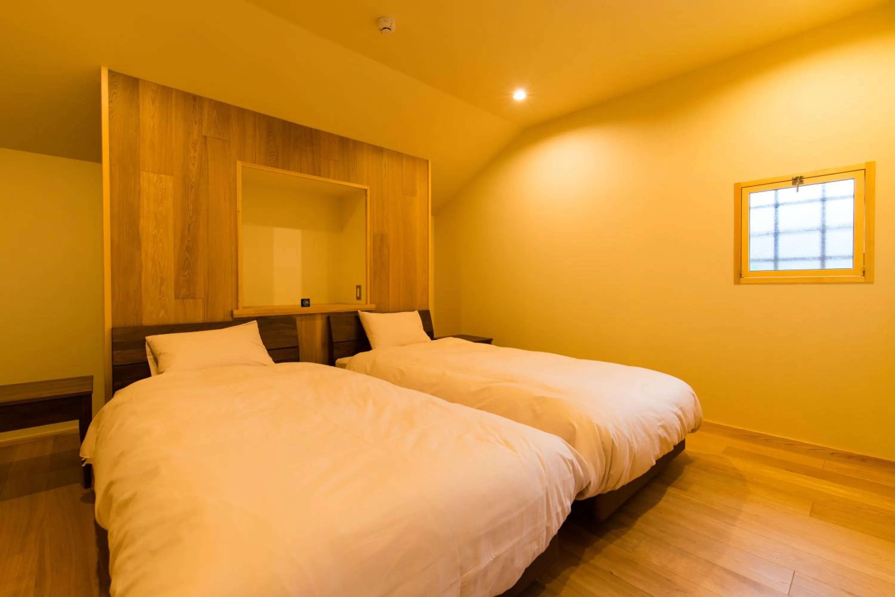 Photo of the whole room, Bed in Tsumesyo Mikuni