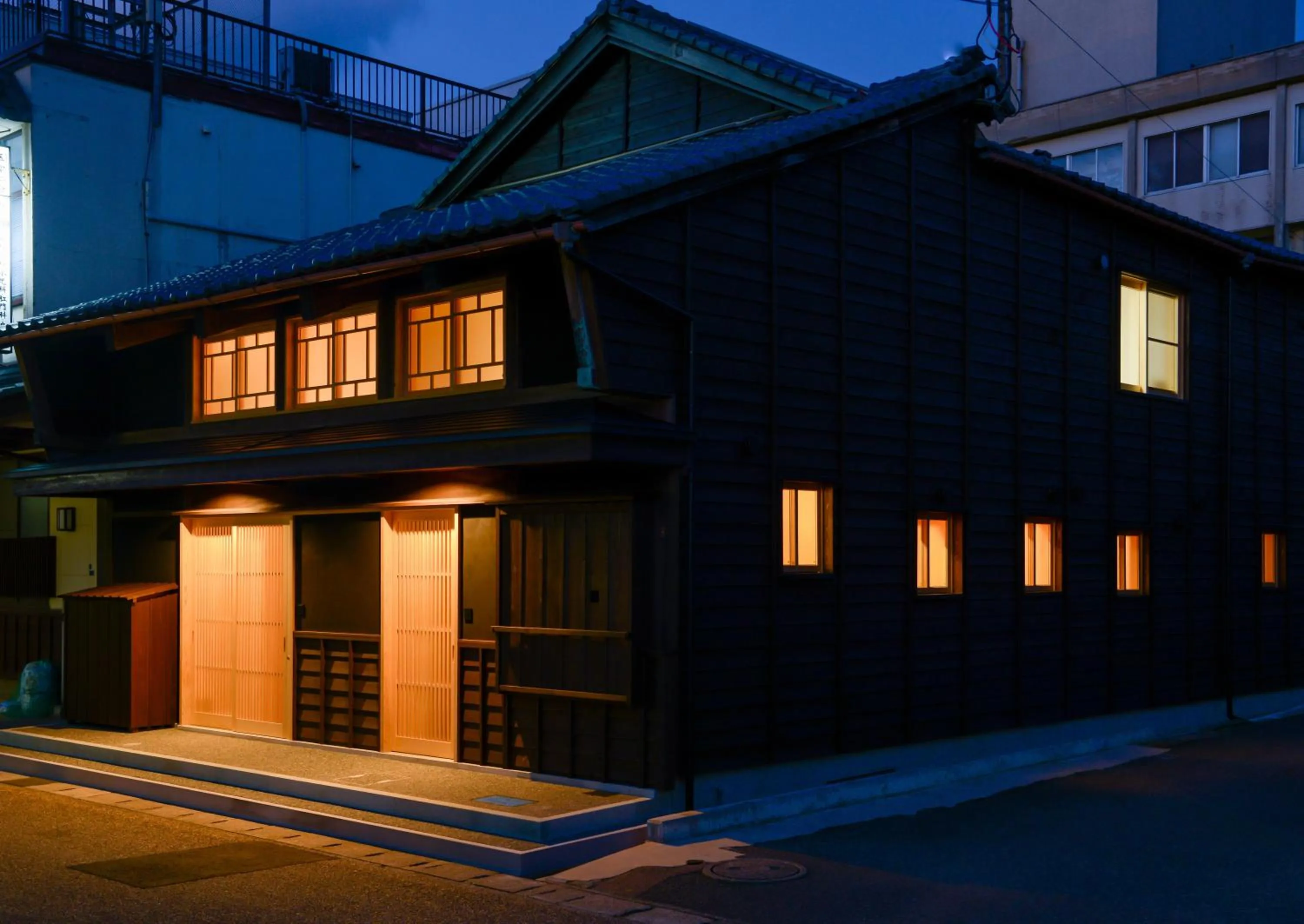 Property building in Tsumesyo Mikuni