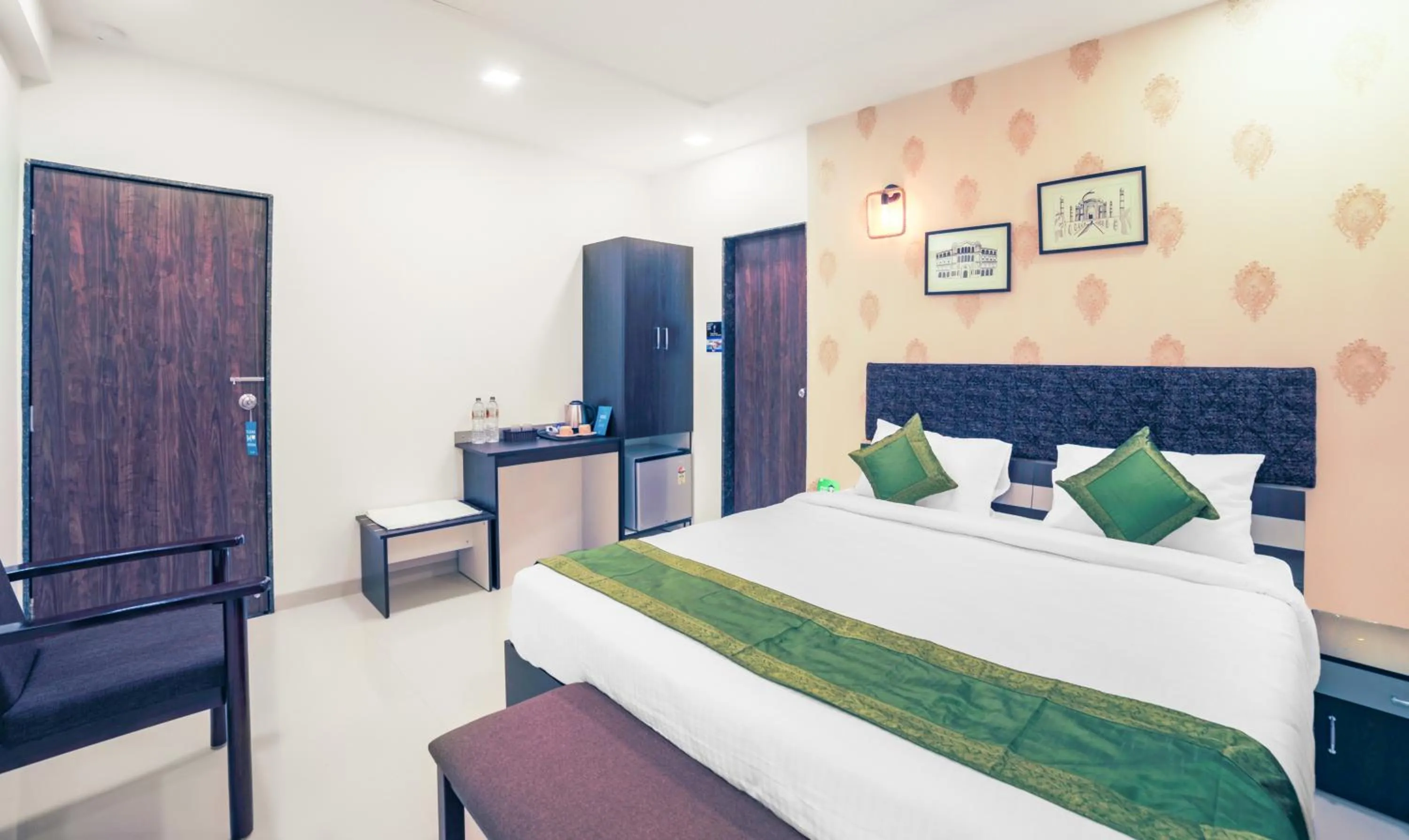 Bed in Treebo Chalets, Nagpur Airport