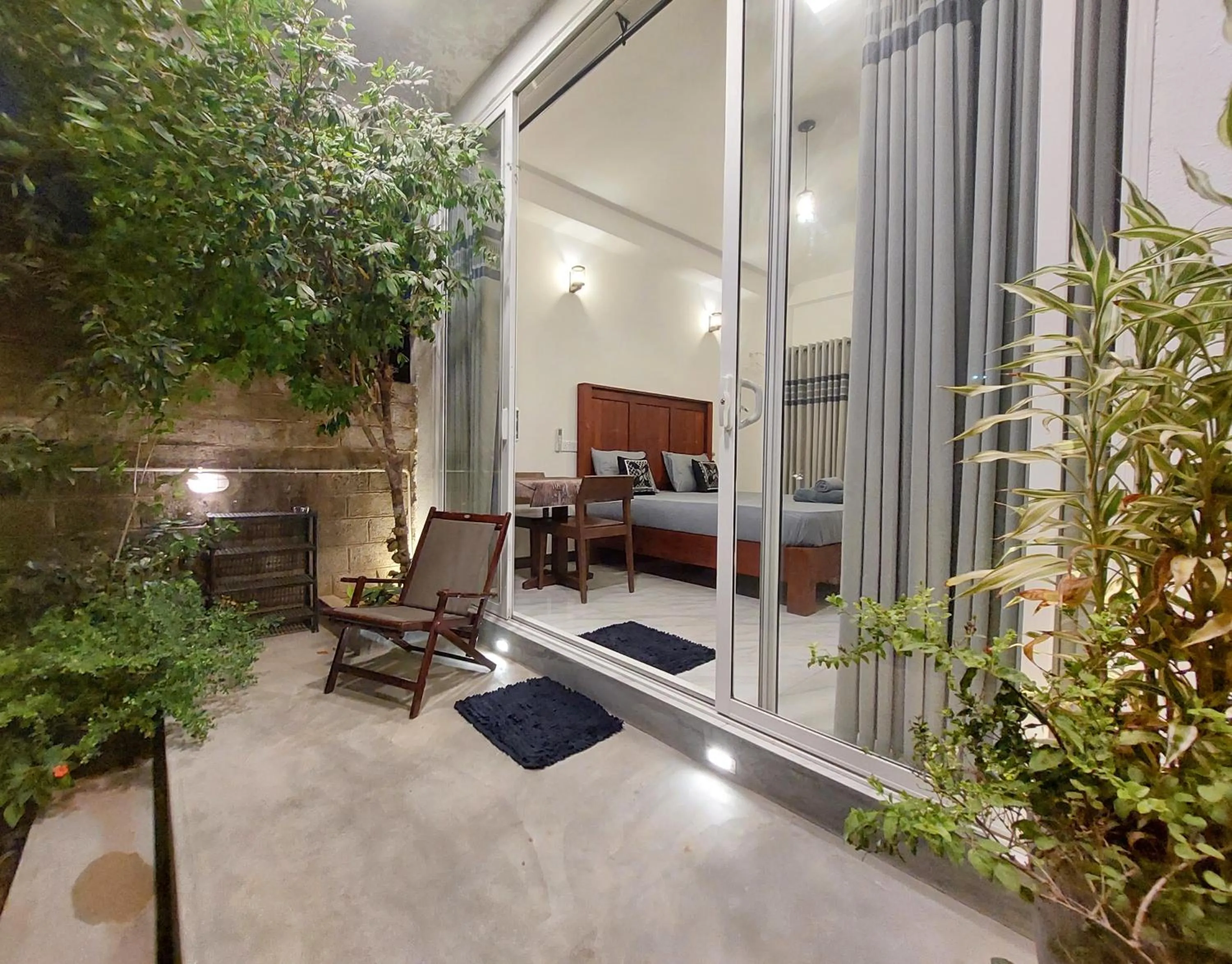 Night in CHEN VILLA - Near Airport