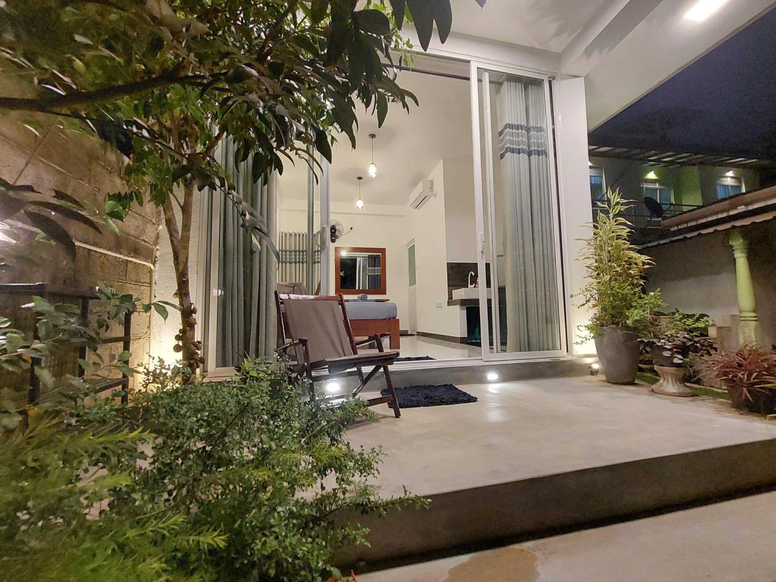 Night in CHEN VILLA - Near Airport