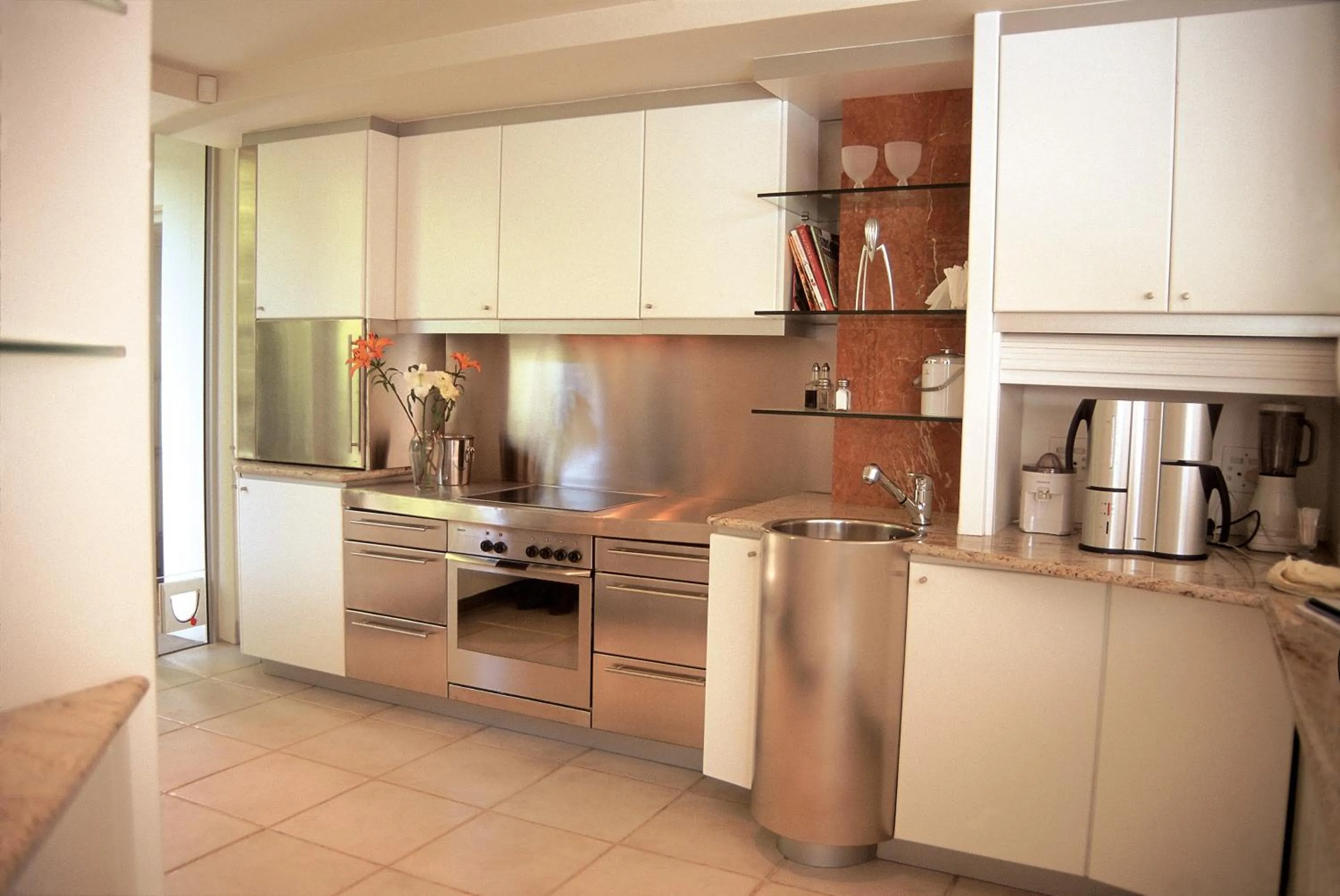 Kitchen or kitchenette in Lion's View Villa & Apartment