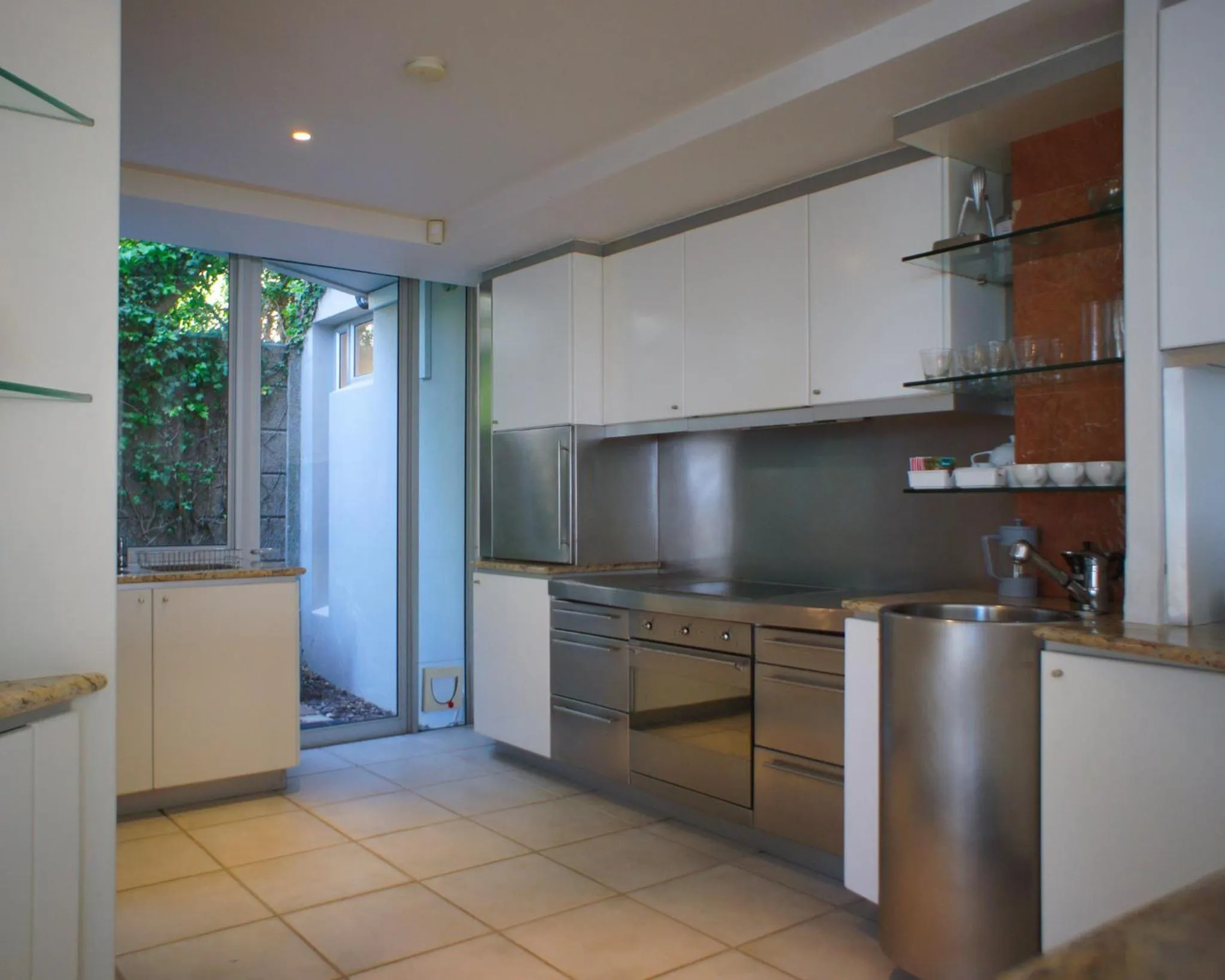 Kitchen or kitchenette in Lion's View Villa & Apartment