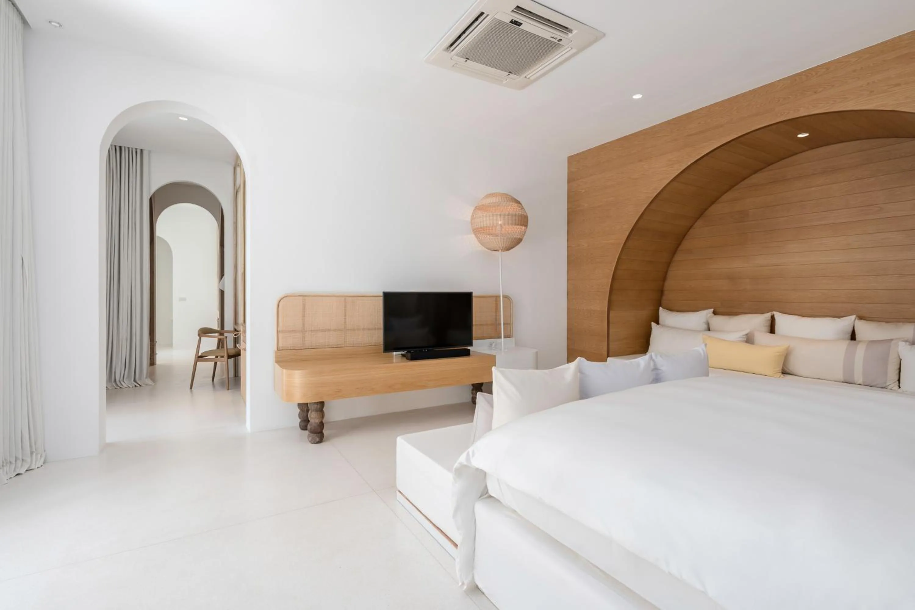 Bed in SALA Samui Chaweng Beach Resort