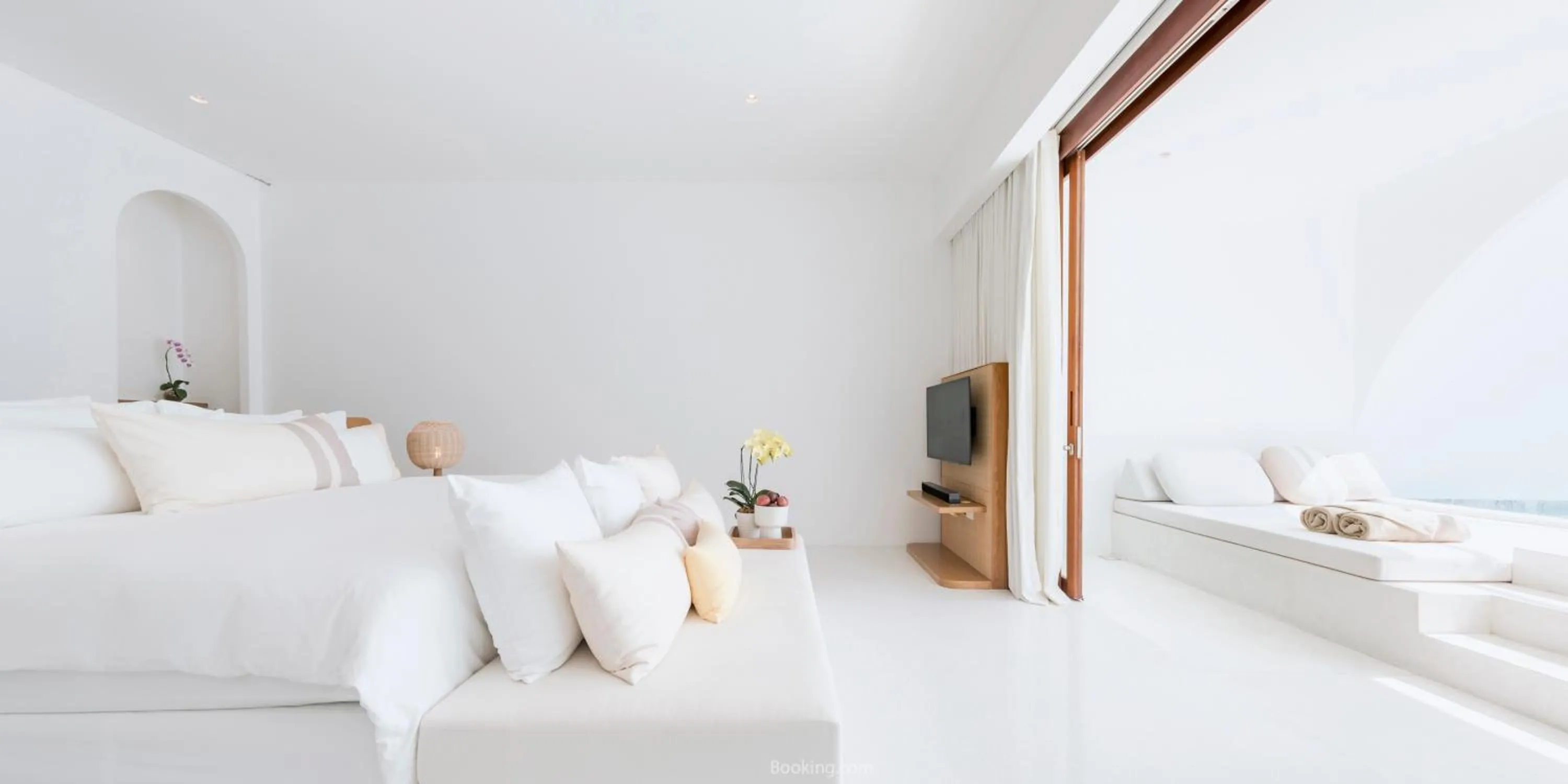 Photo of the whole room, Bed in SALA Samui Chaweng Beach Resort