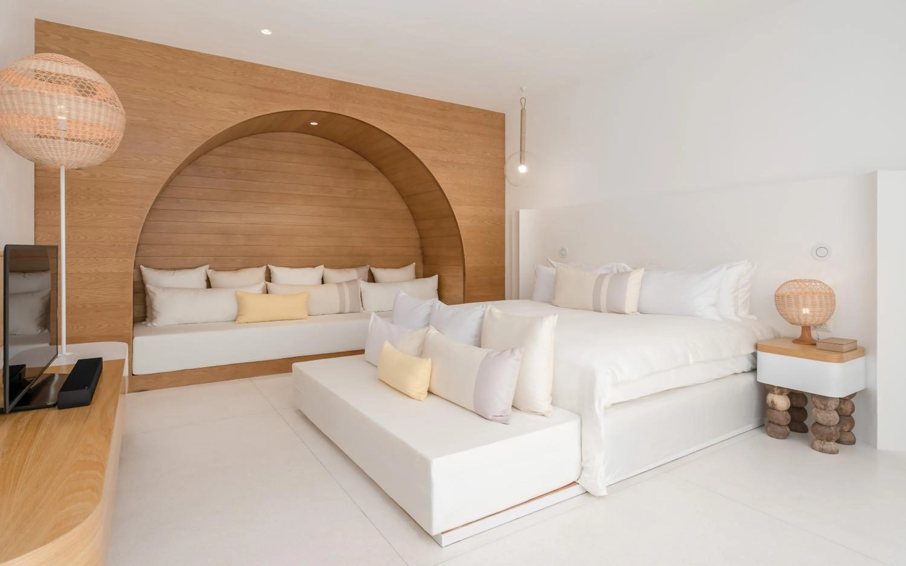 Bed in SALA Samui Chaweng Beach Resort