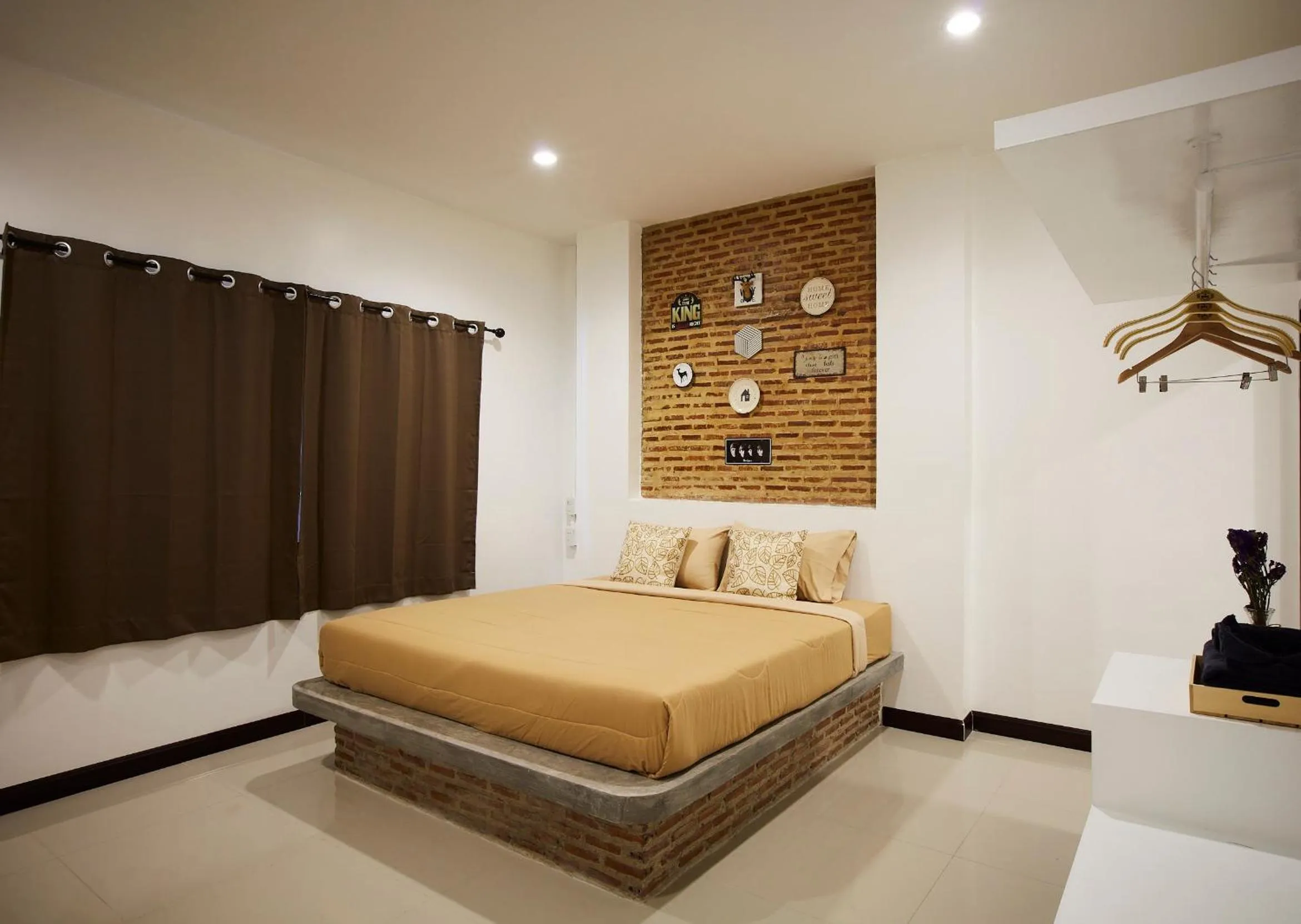 Bed in The Sun resort Ratchaburi