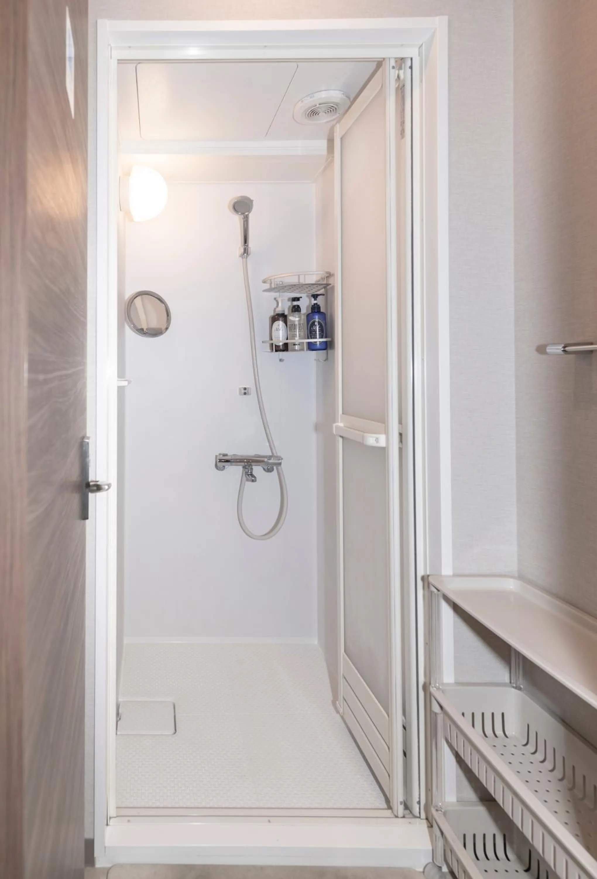 Shower in bnb+ Secret Base Mejiro