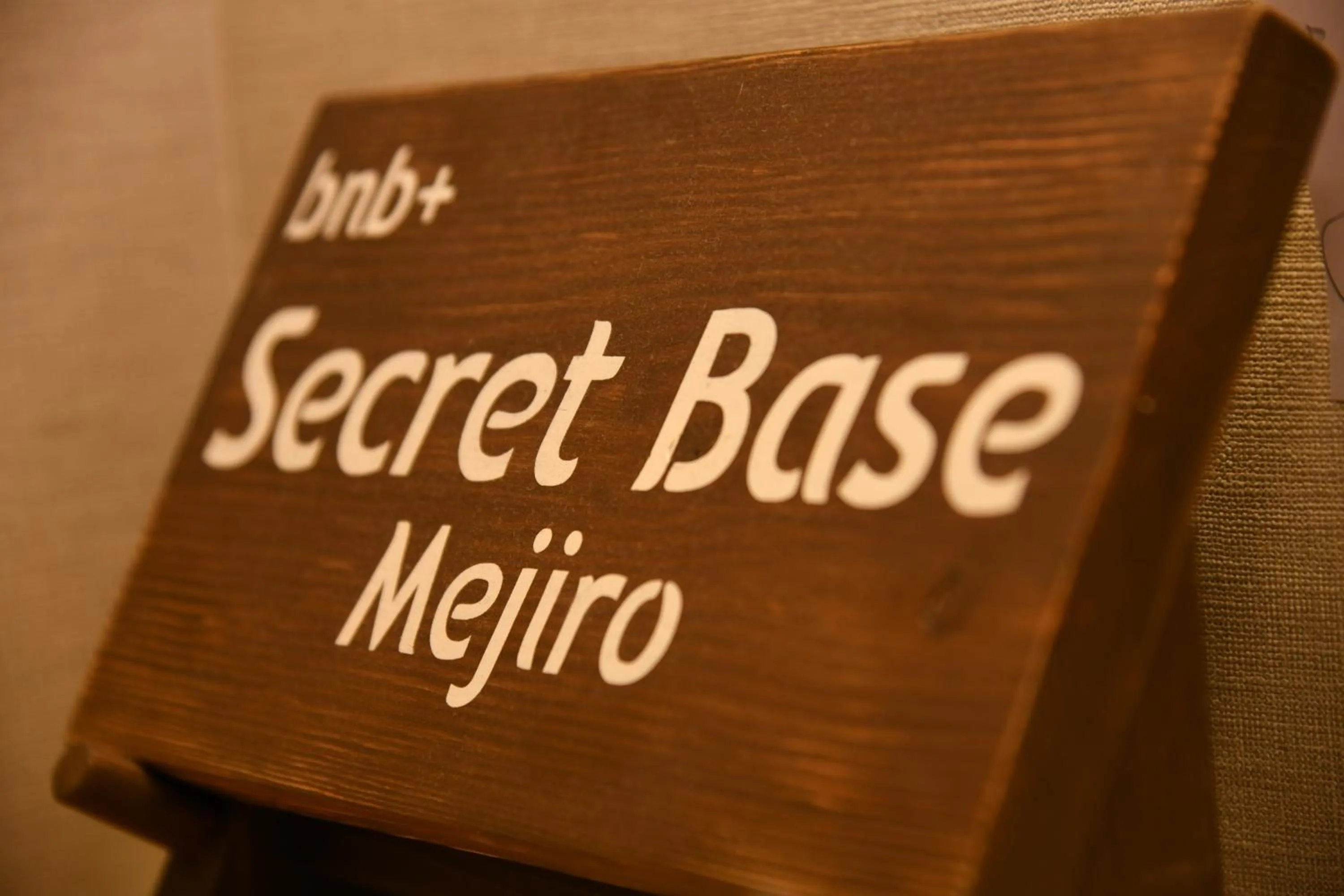 Logo/Certificate/Sign in bnb+ Secret Base Mejiro