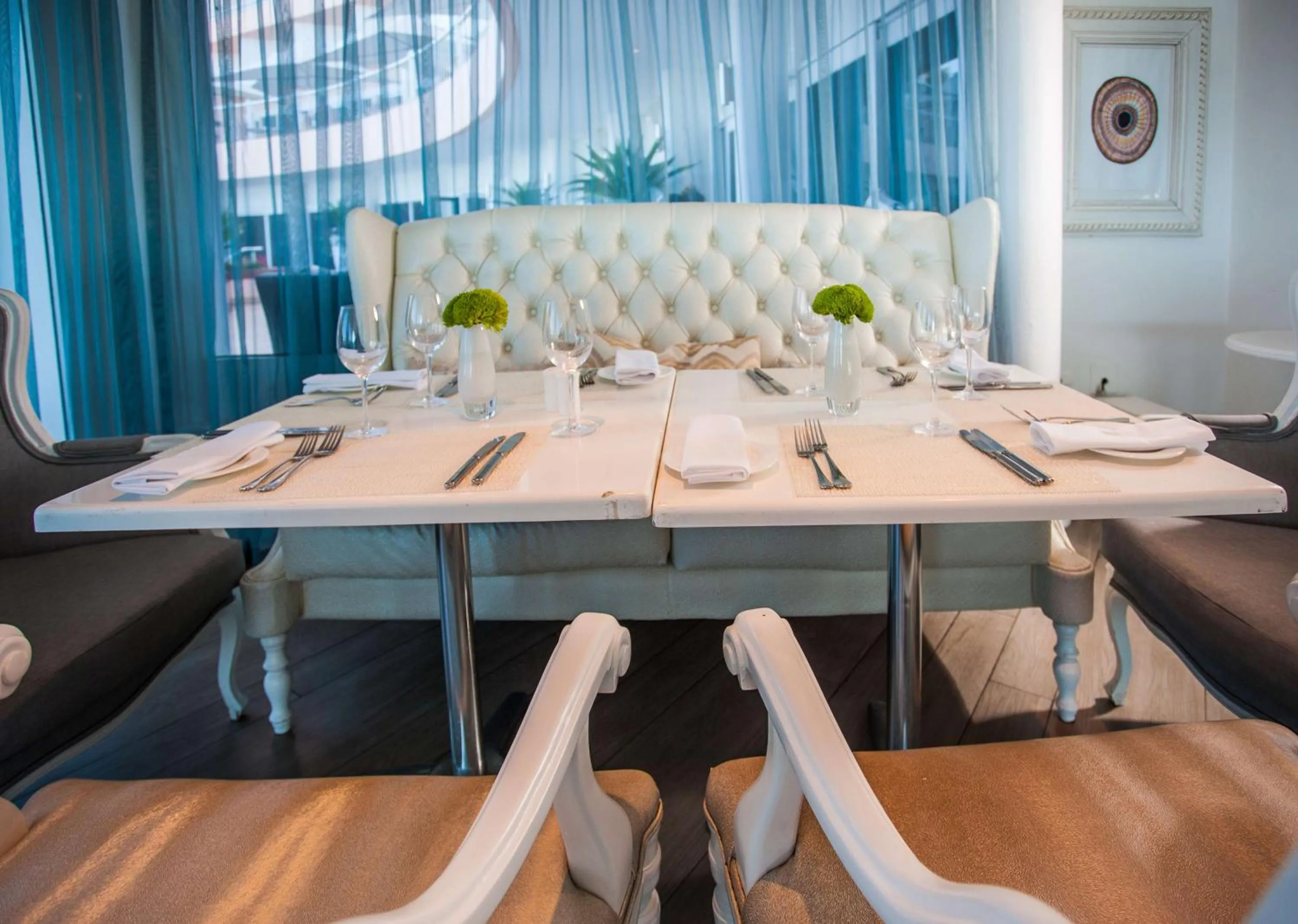 Lounge or bar in Beverly Hills