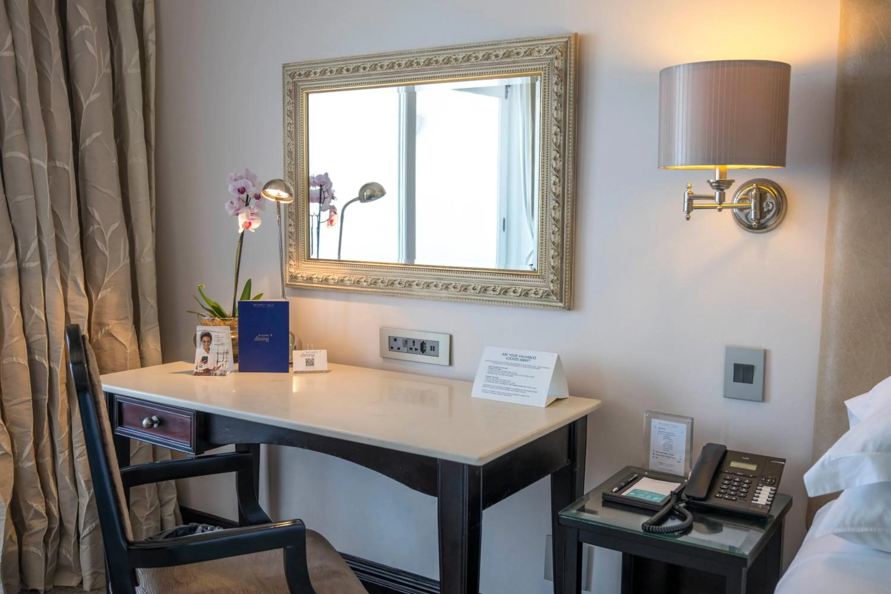 Bedroom, Bed in Beverly Hills