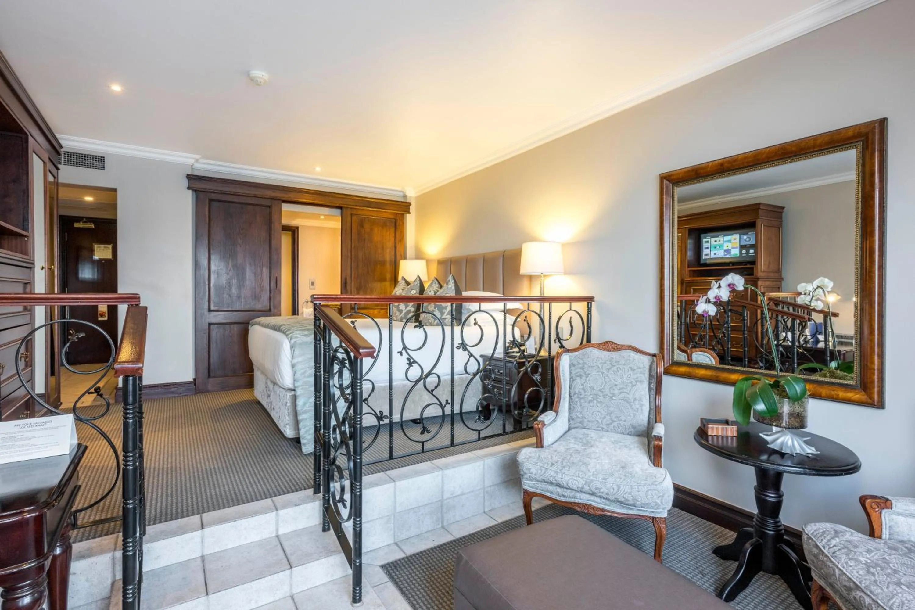 Photo of the whole room in Beverly Hills