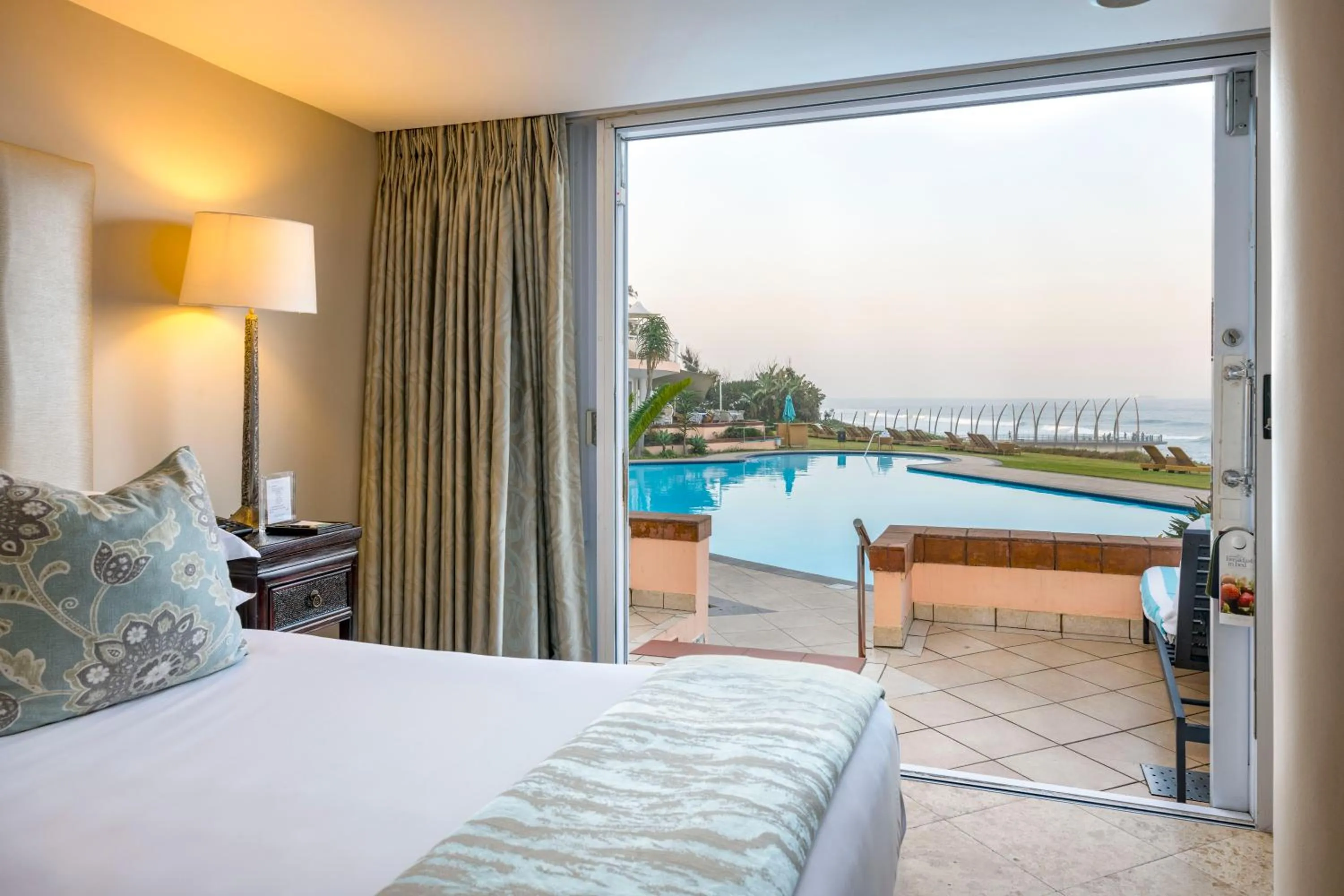 Patio, Bed in Beverly Hills