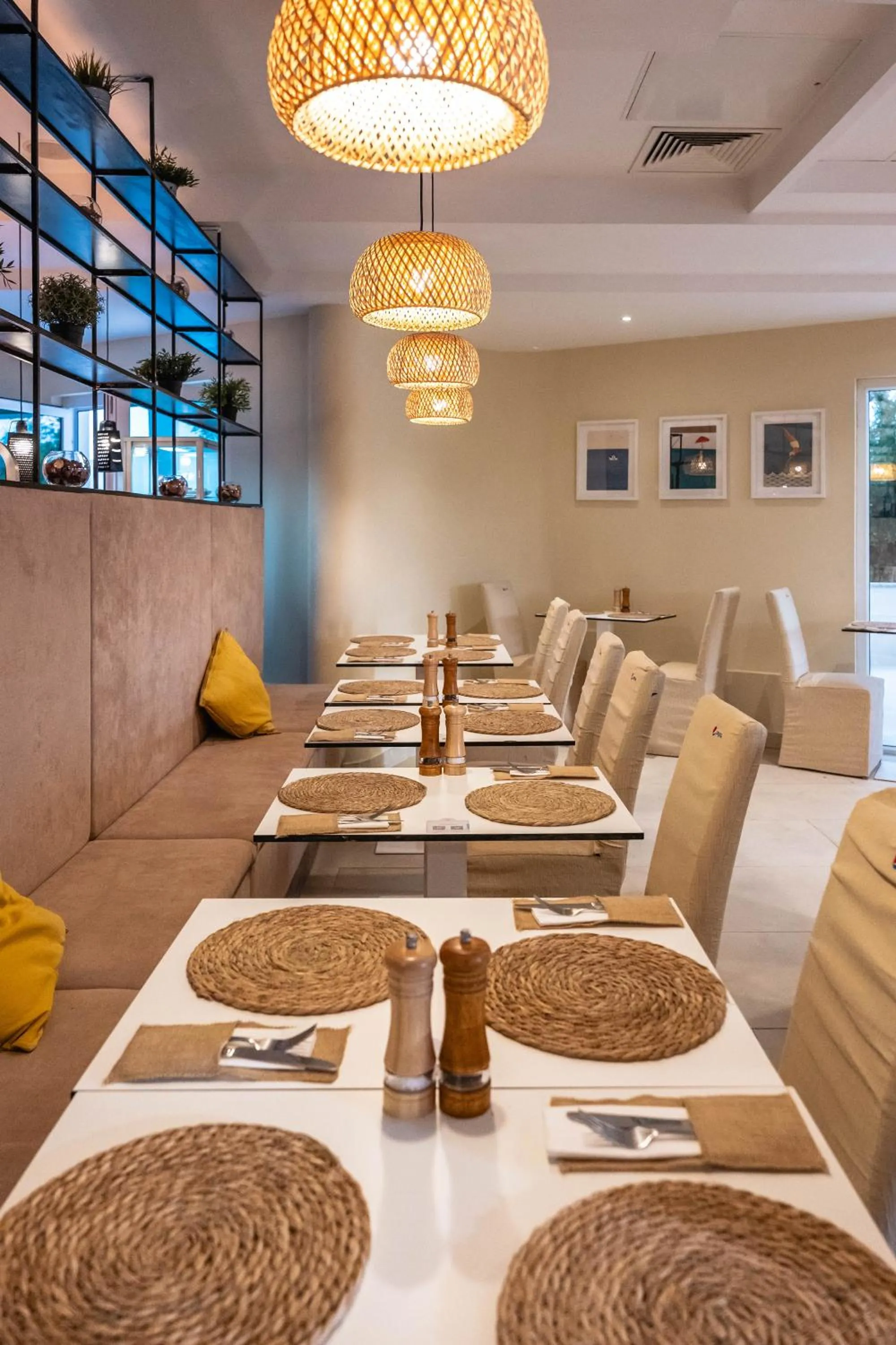 Restaurant/places to eat in Hotel Plaza