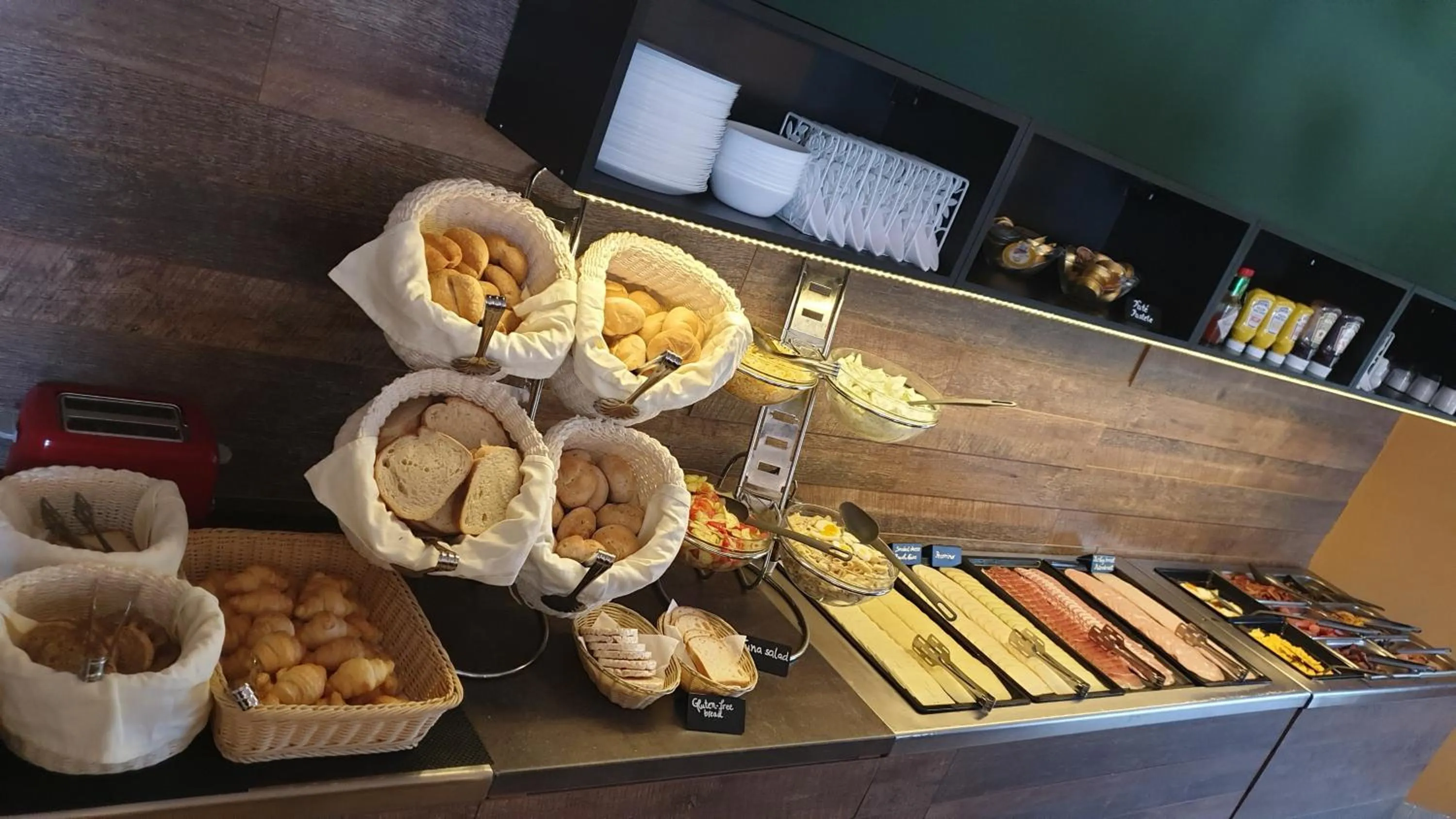 Food and drinks in Hotel Plaza