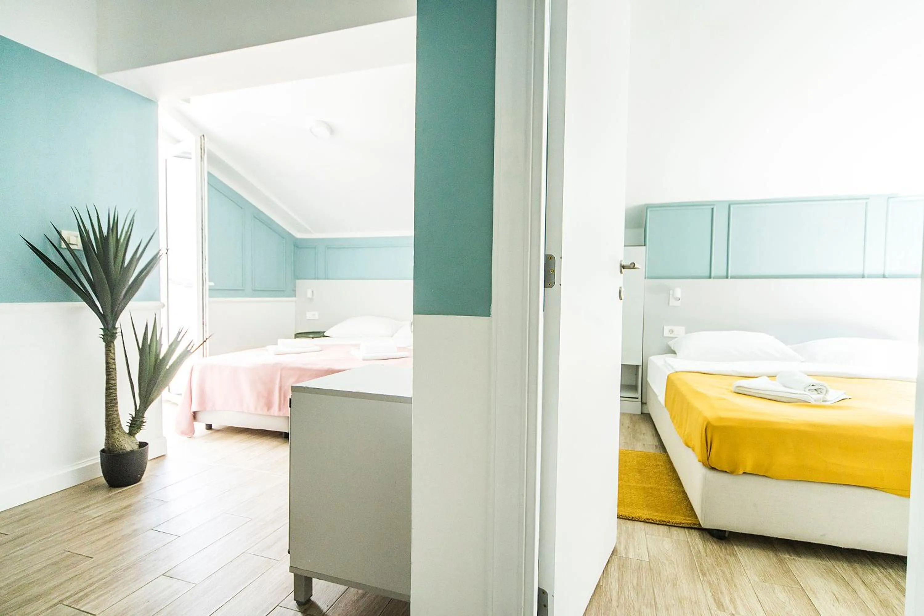 Quadruple Room with Sea View and Balcony in Hotel Plaza