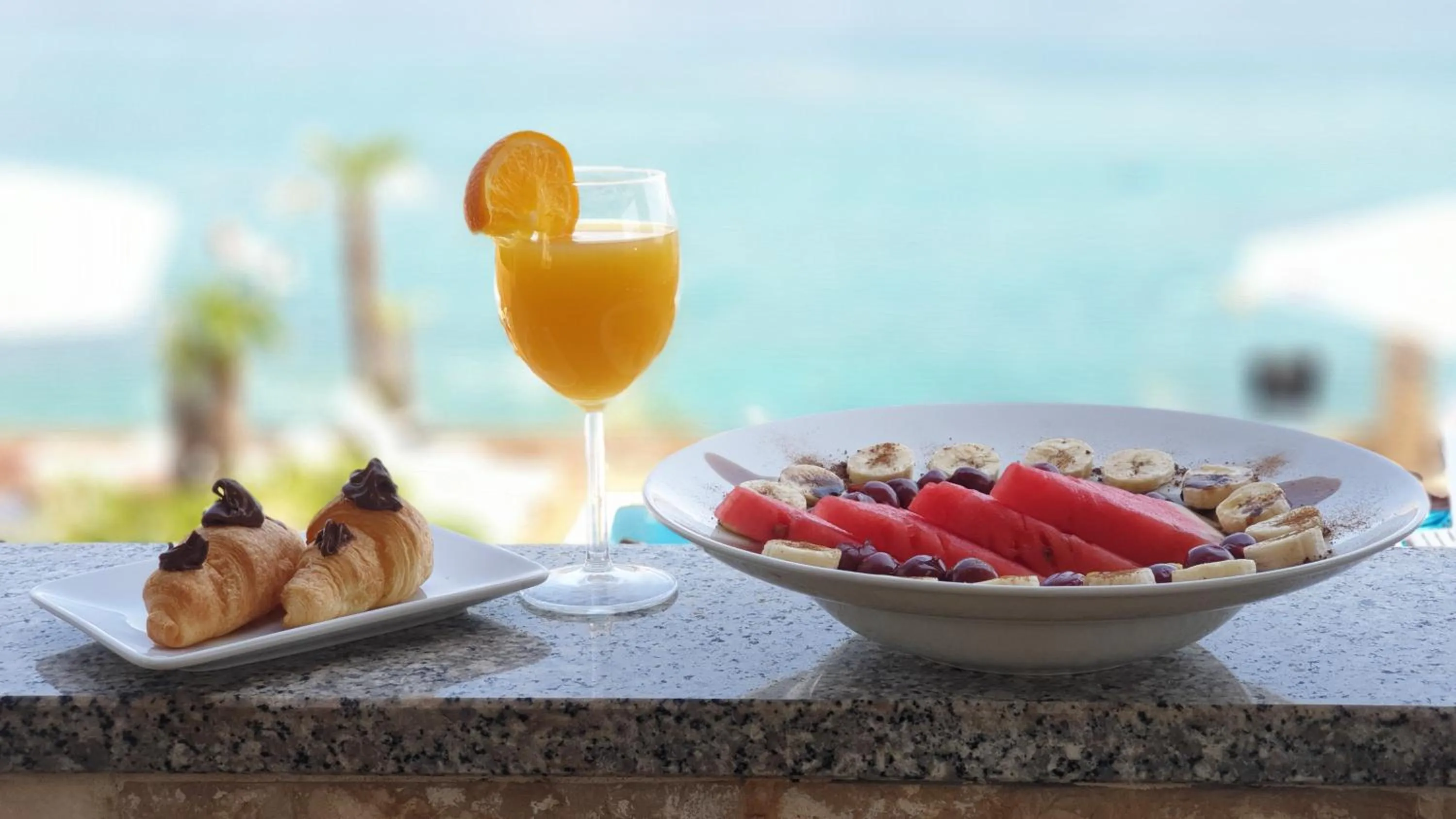 Food and drinks in Hotel Plaza