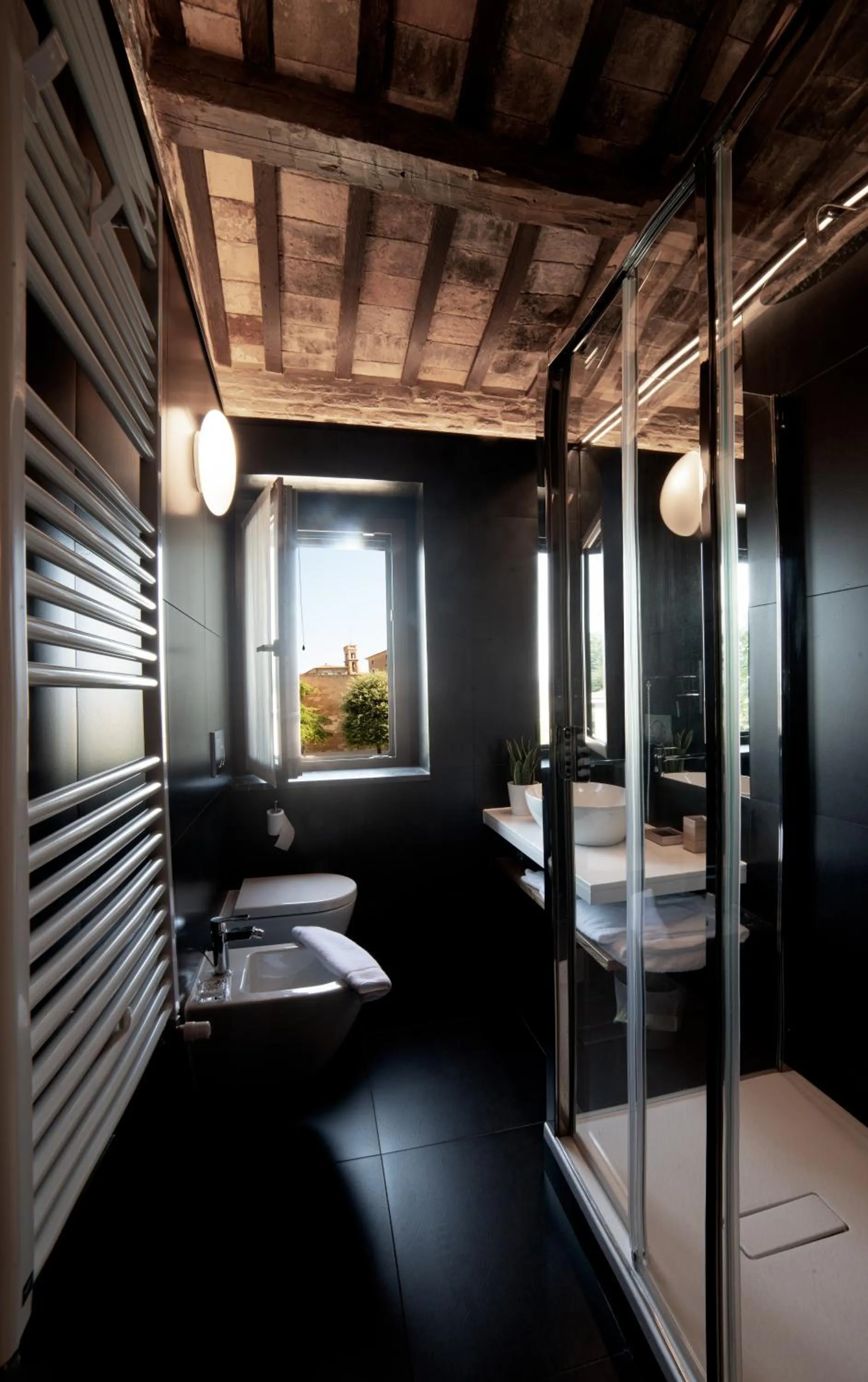 Bathroom, Bed in Hotel La Palomba