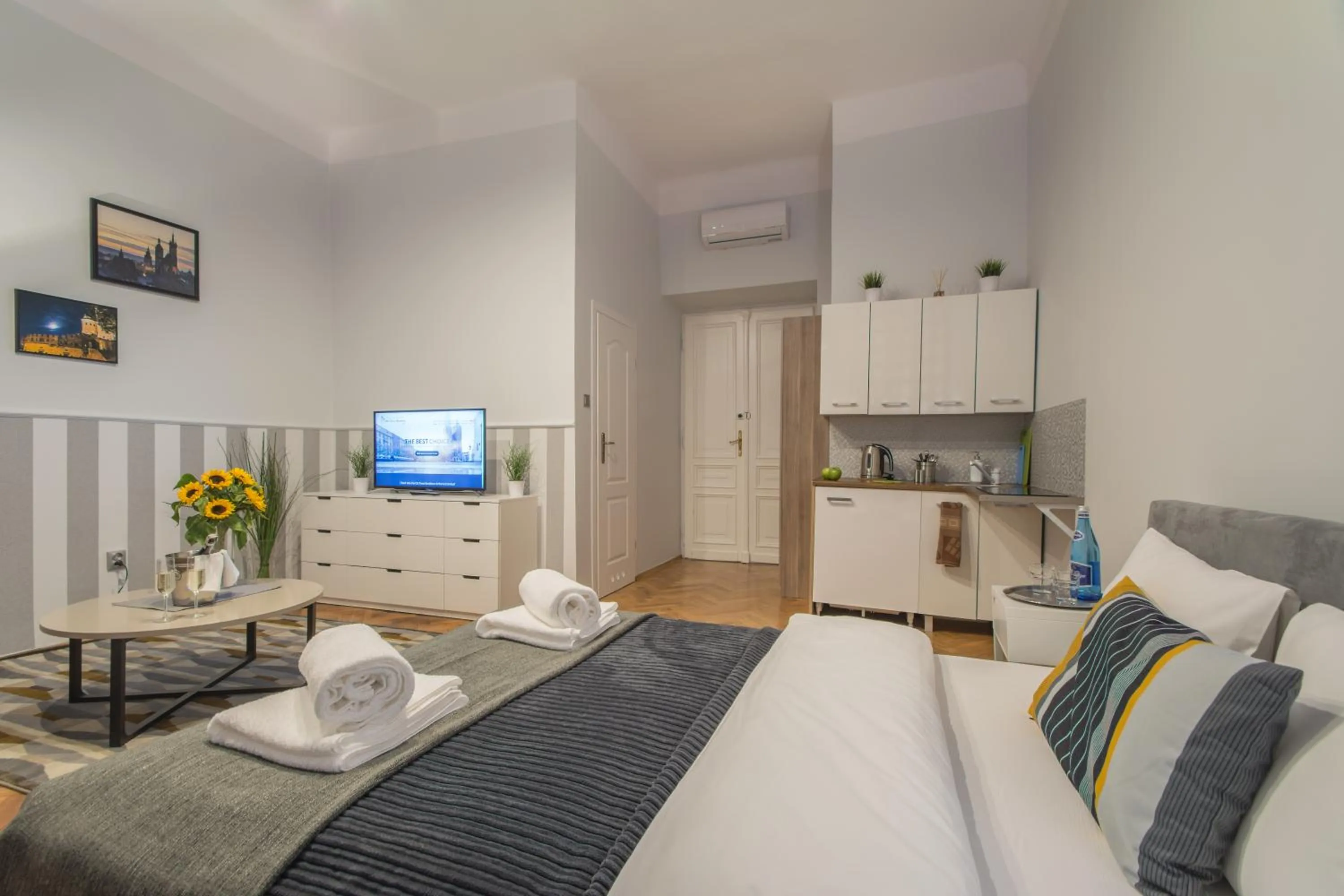 Bed in Exclusive Royal Apartments