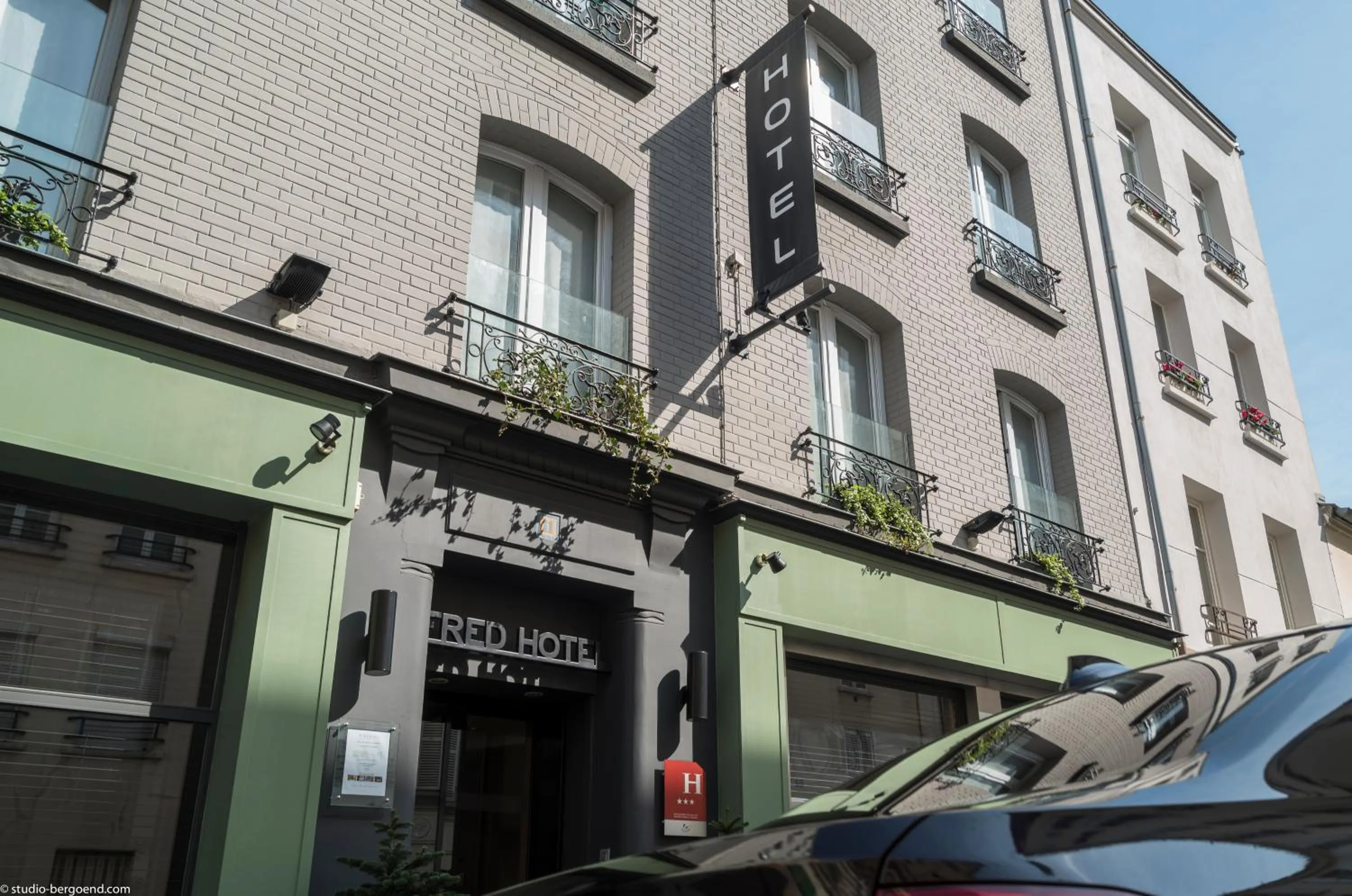 Library in Fred'Hotel